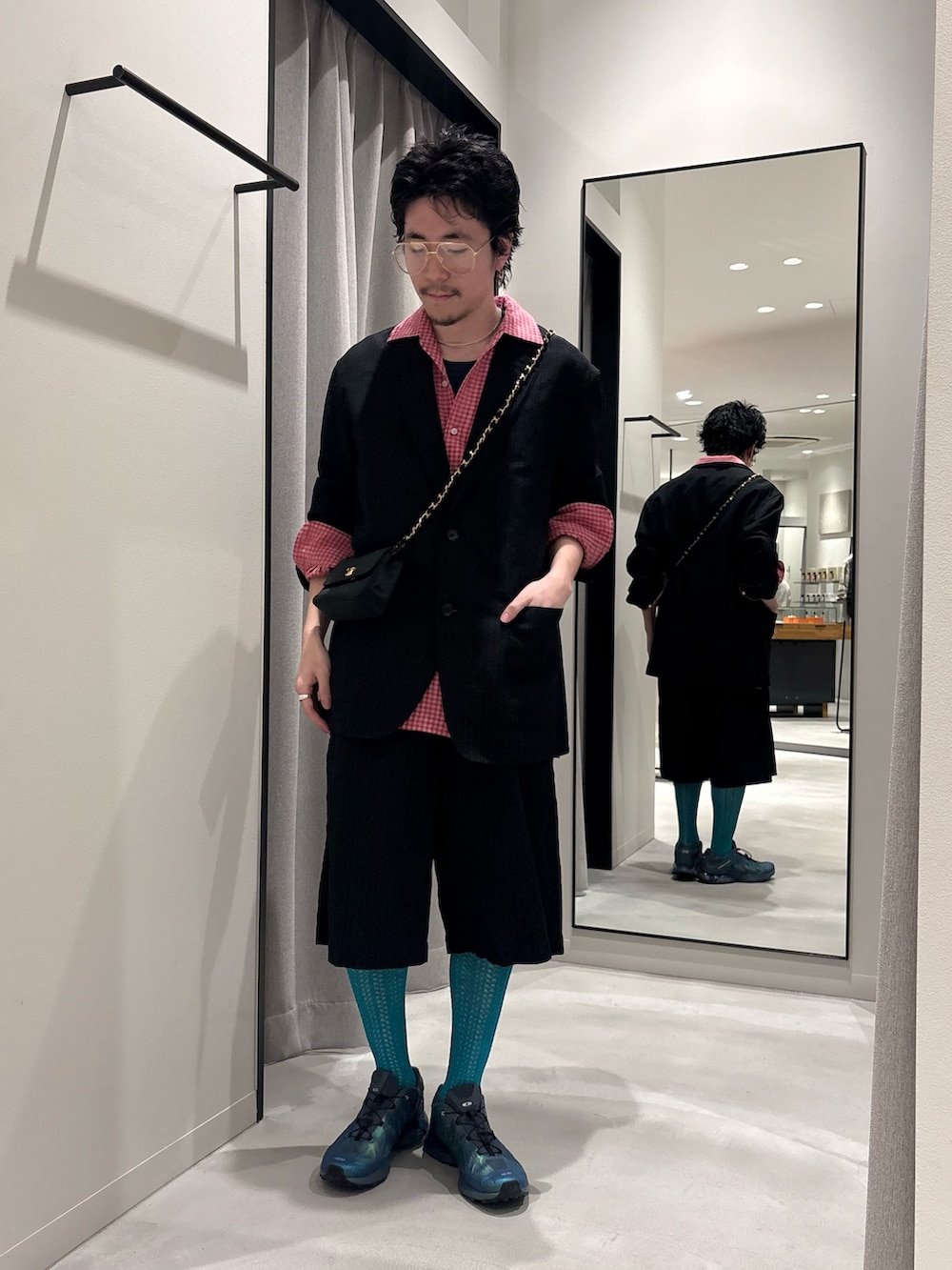 その他のその他アウター、その他のその他パンツを着用したメンズの春コーディネートの2枚目の写真
