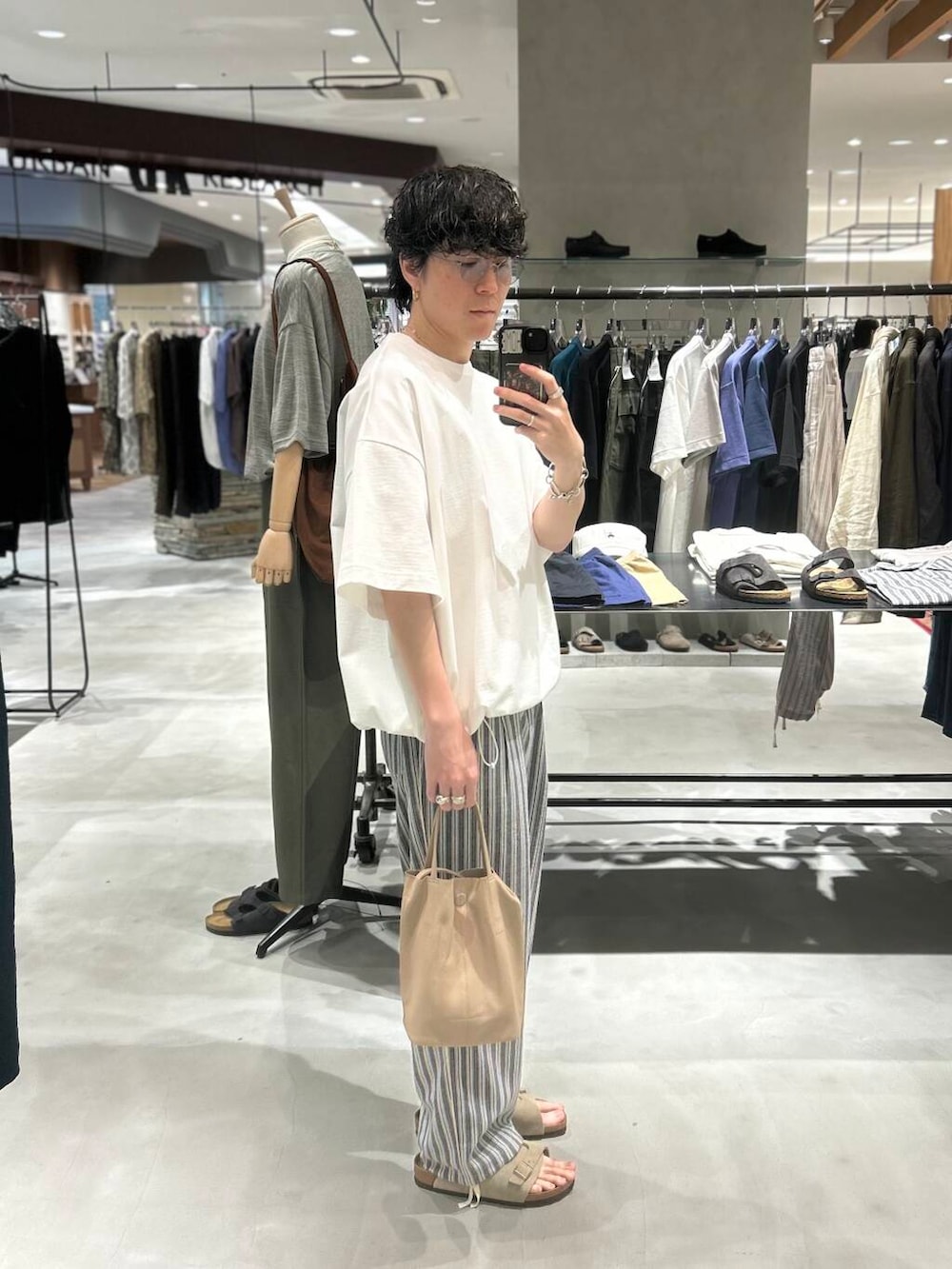 「スポーツミックス、別注、デートコーデ、newarrival、休日スタイル、サンダルコーデ、綺麗めカジュアル、機能性素材、旅行コーデ、暑い、ここでしか手に入らない別注アイテム、スタッフのこれ買いました、わたしのイチ推しブランド、外遊びコーデ、newbasic」｜「BIRKENSTOCKのBIRKENSTOCK　Zurich(Narrow)（サンダル、ベージュ系）」を使った、nishioka さん（メンズ・170cm）の夏コーディネートの4枚目の写真