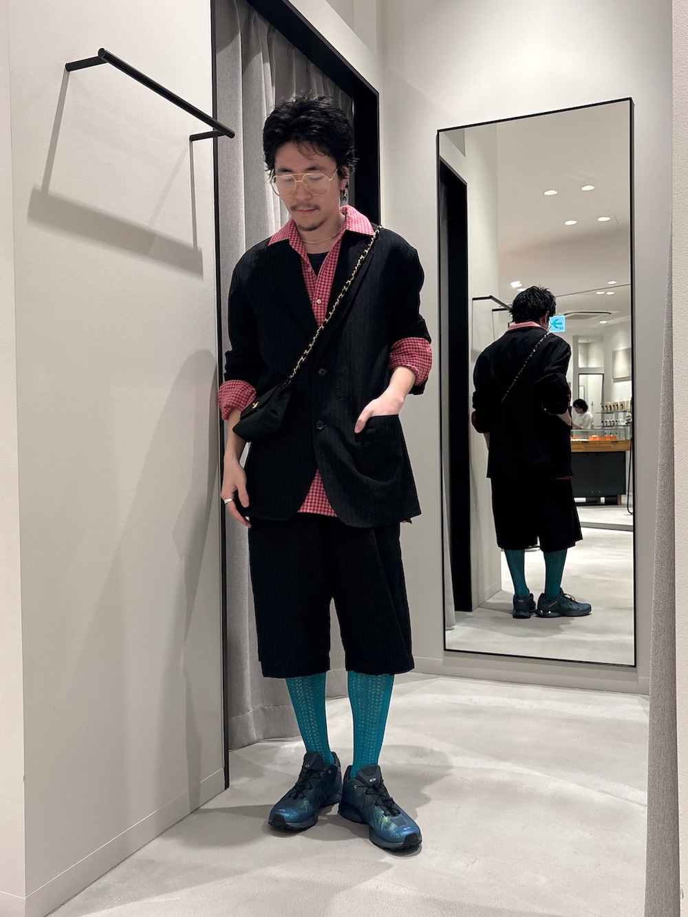 その他のその他アウター、その他のその他パンツを着用したメンズの春コーディネートの3枚目の写真