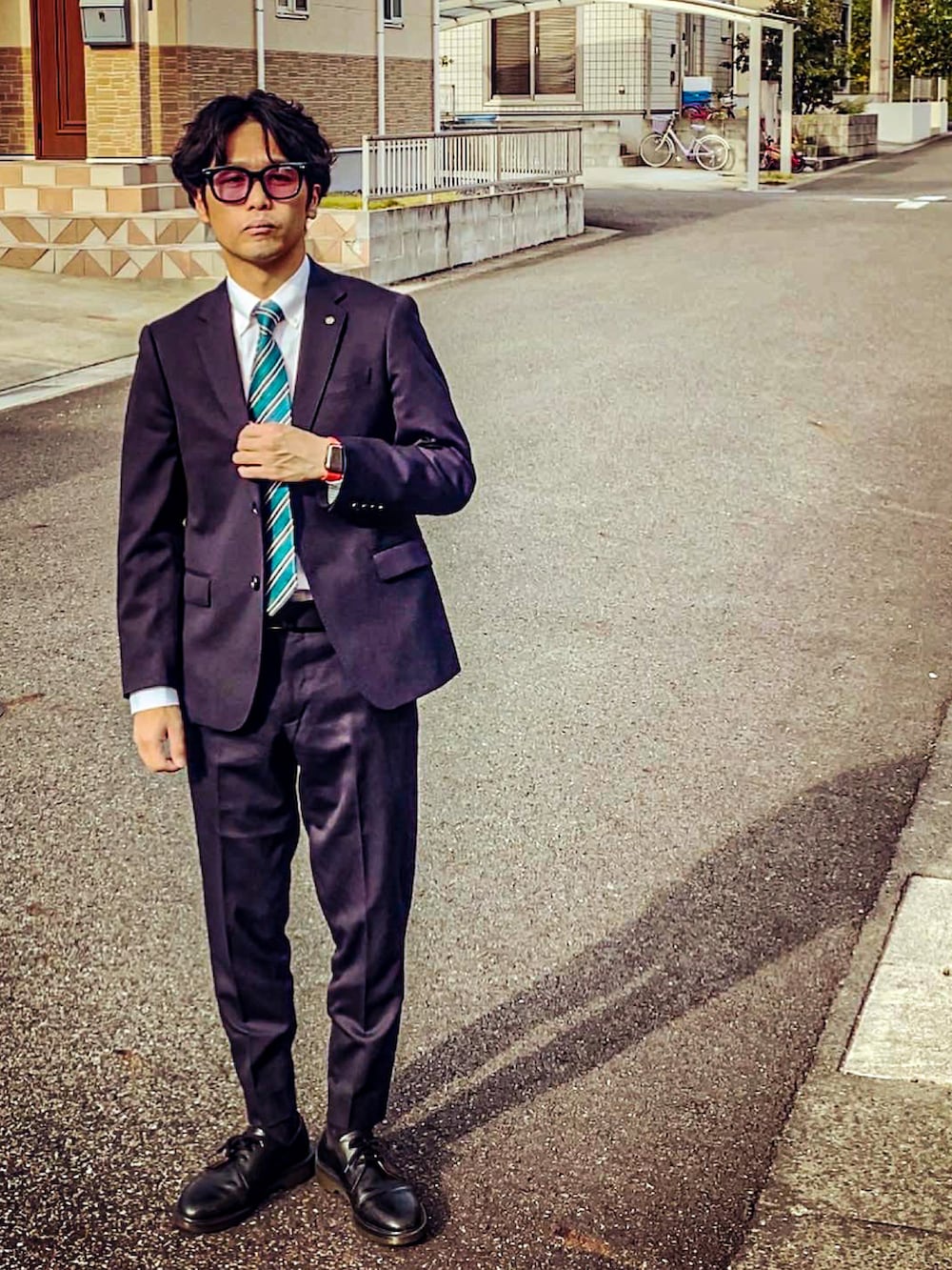「スーツスタイル、スーツ、スーツコーデ、ビジネススタイル、ユニクロ、UNIQLO、セットアップ」｜「CALIFORNIA OUTFITTERSの【 FOG "Freak Out God" (フリーク アウト ゴッド)】 4点SET4W サングラス（サングラス、その他）」を使った、SG Ryoheyさん（メンズ・163cm）の秋コーディネートの3枚目の写真
