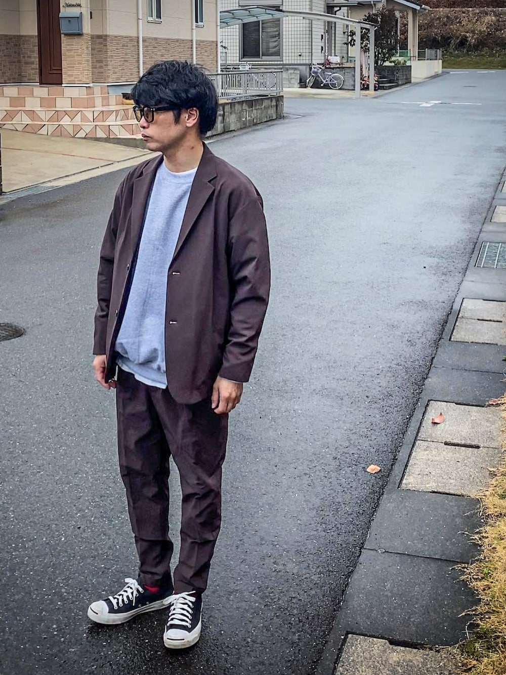 「オトナカジュアル、シンプル、ビッグシルエット、セットアップ、テーラードジャケット、グレースウェット、コンバース、ジャックパーセル、ユナイテッドアローズ」｜「ZIP FIVEのSunglasses（Wellington）（サングラス、イエロー系）」を使った、SG Ryoheyさん（メンズ・163cm）の春コーディネートの3枚目の写真