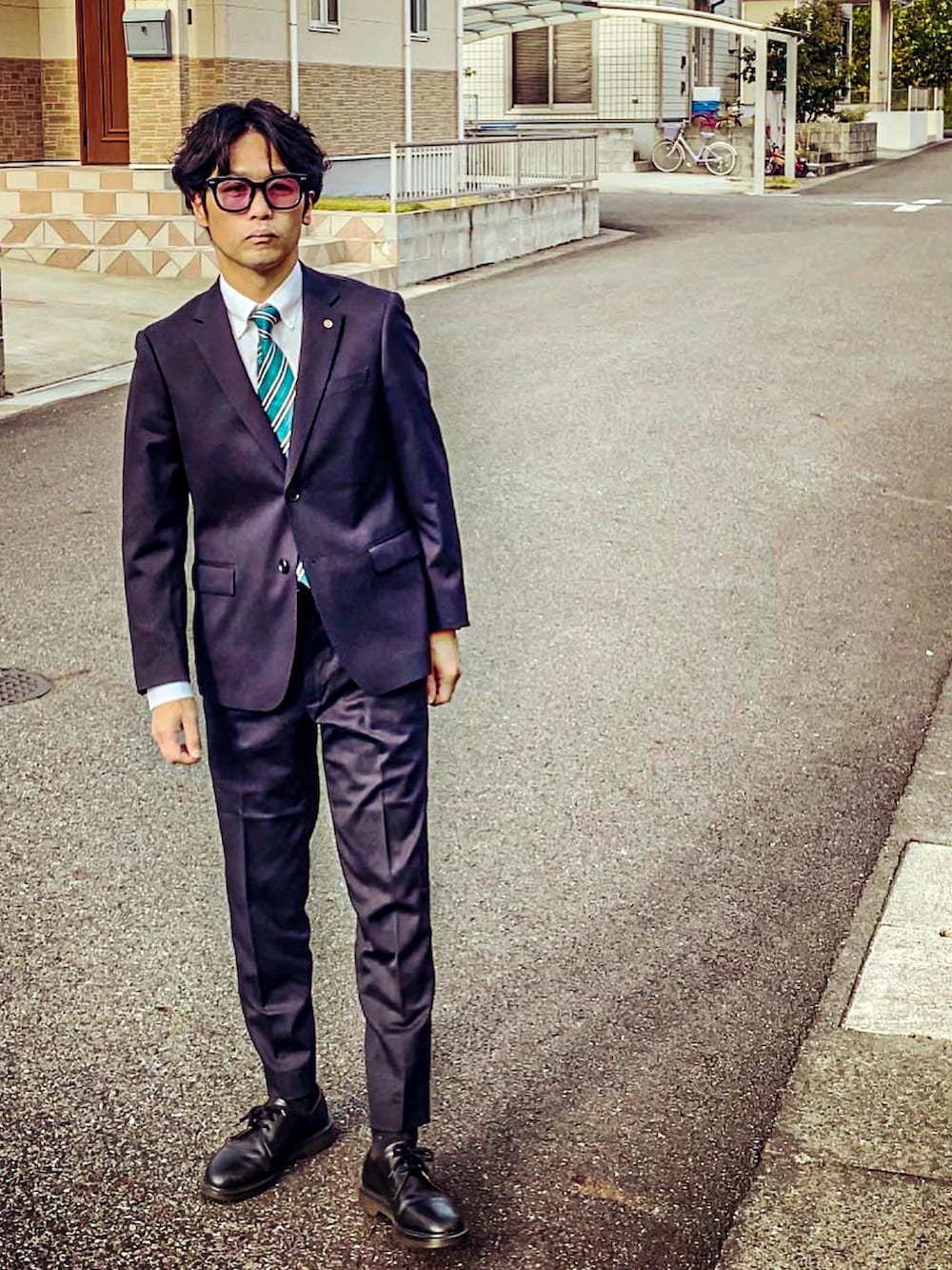 「スーツスタイル、スーツ、スーツコーデ、ビジネススタイル、ユニクロ、UNIQLO、セットアップ」｜「CALIFORNIA OUTFITTERSの【 FOG "Freak Out God" (フリーク アウト ゴッド)】 4点SET4W サングラス（サングラス、その他）」を使った、SG Ryoheyさん（メンズ・163cm）の秋コーディネートの2枚目の写真