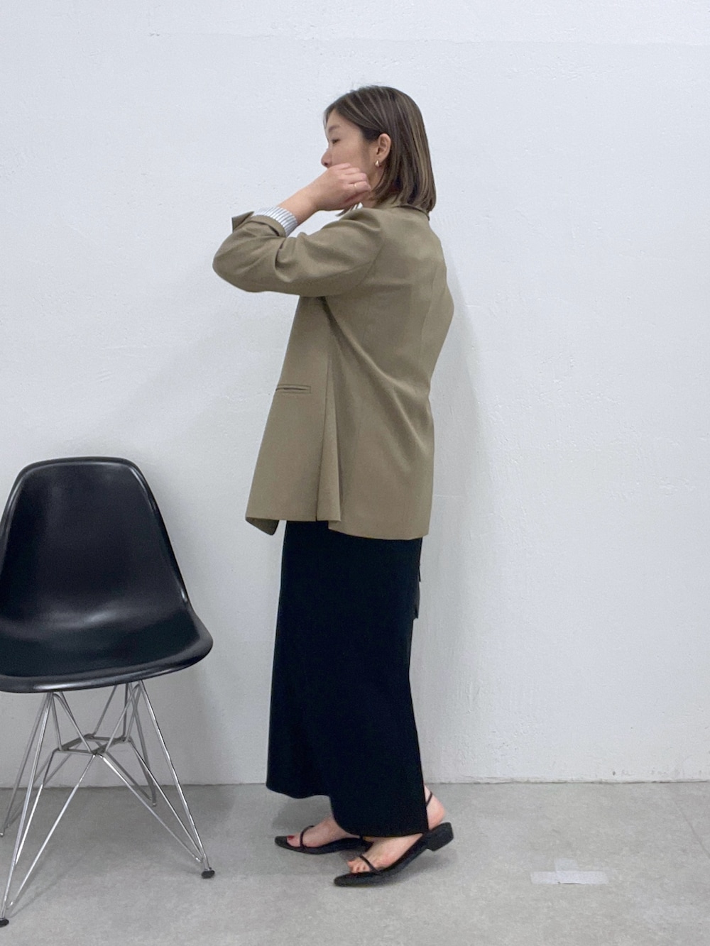 「ジャケット、ジャケットスタイル、ワンピース、ワンピーススタイル、ワンピースコーデ、着痩せ・細見え、着痩せ」|「COLLAGE GALLARDAGALANTEのウールライクダブルジャケット/セットアップ可/WEB限定カラー展開(テーラードジャケット、ベージュ系)」を使った、IDEchanさん(骨格ストレート・レディース・161cm)の夏コーディネートの2枚目の写真