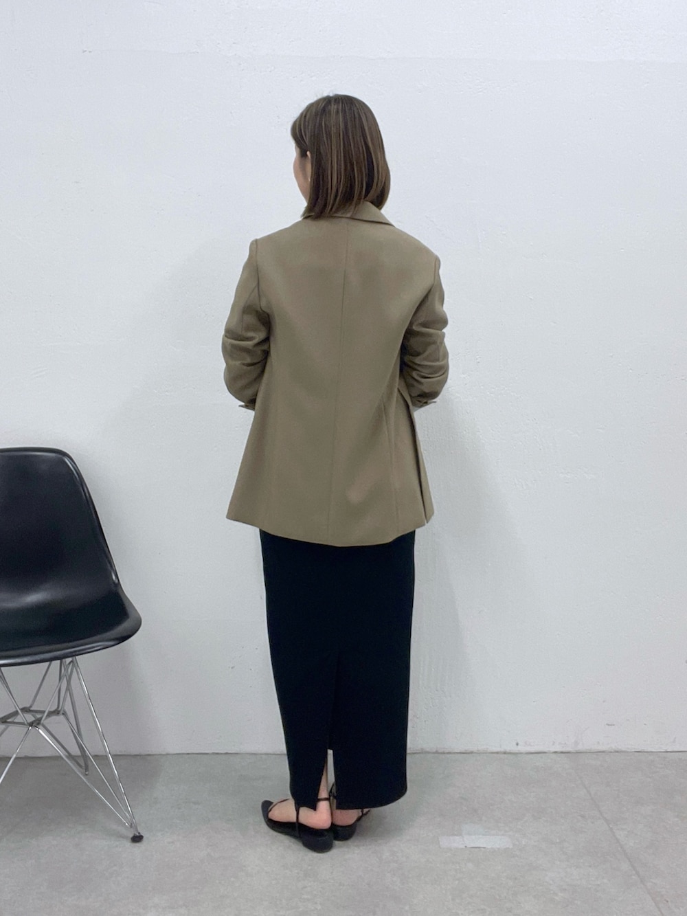 「ジャケット、ジャケットスタイル、ワンピース、ワンピーススタイル、ワンピースコーデ、着痩せ・細見え、着痩せ」|「COLLAGE GALLARDAGALANTEのウールライクダブルジャケット/セットアップ可/WEB限定カラー展開(テーラードジャケット、ベージュ系)」を使った、IDEchanさん(骨格ストレート・レディース・161cm)の夏コーディネートの4枚目の写真