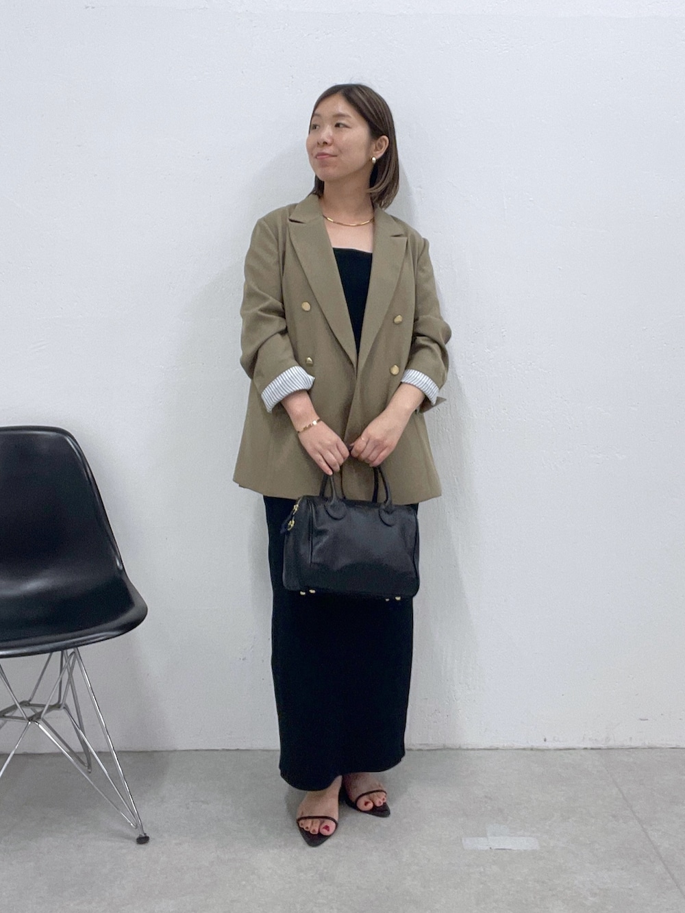 「ジャケット、ジャケットスタイル、ワンピース、ワンピーススタイル、ワンピースコーデ、着痩せ・細見え、着痩せ」|「COLLAGE GALLARDAGALANTEのウールライクダブルジャケット/セットアップ可/WEB限定カラー展開(テーラードジャケット、ベージュ系)」を使った、IDEchanさん(骨格ストレート・レディース・161cm)の夏コーディネートの5枚目の写真