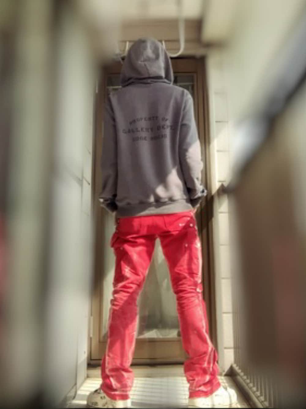 「GALLERY DEPT.、Chrome Hearts、gallery dept. × lanvin、lanvinparis、r13、cazal」｜「GALLERY DEPTのアイテム（その他パンツ、レッド系）」を使った、ユウキチさん（メンズ・172cm）の春コーディネートの2枚目の写真
