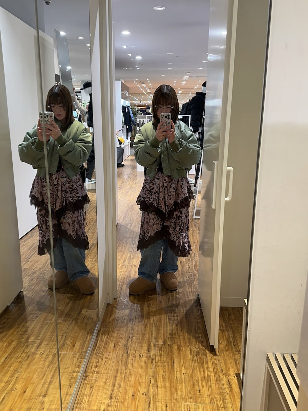 「UGG、スリッポン、コムデギャルソンガール、Acne Studios、SLY」｜「Acne Studiosのアイテム（MA-1、グリーン系）」を使った、Rさん（レディース・157cm）の冬コーディネートの2枚目の写真