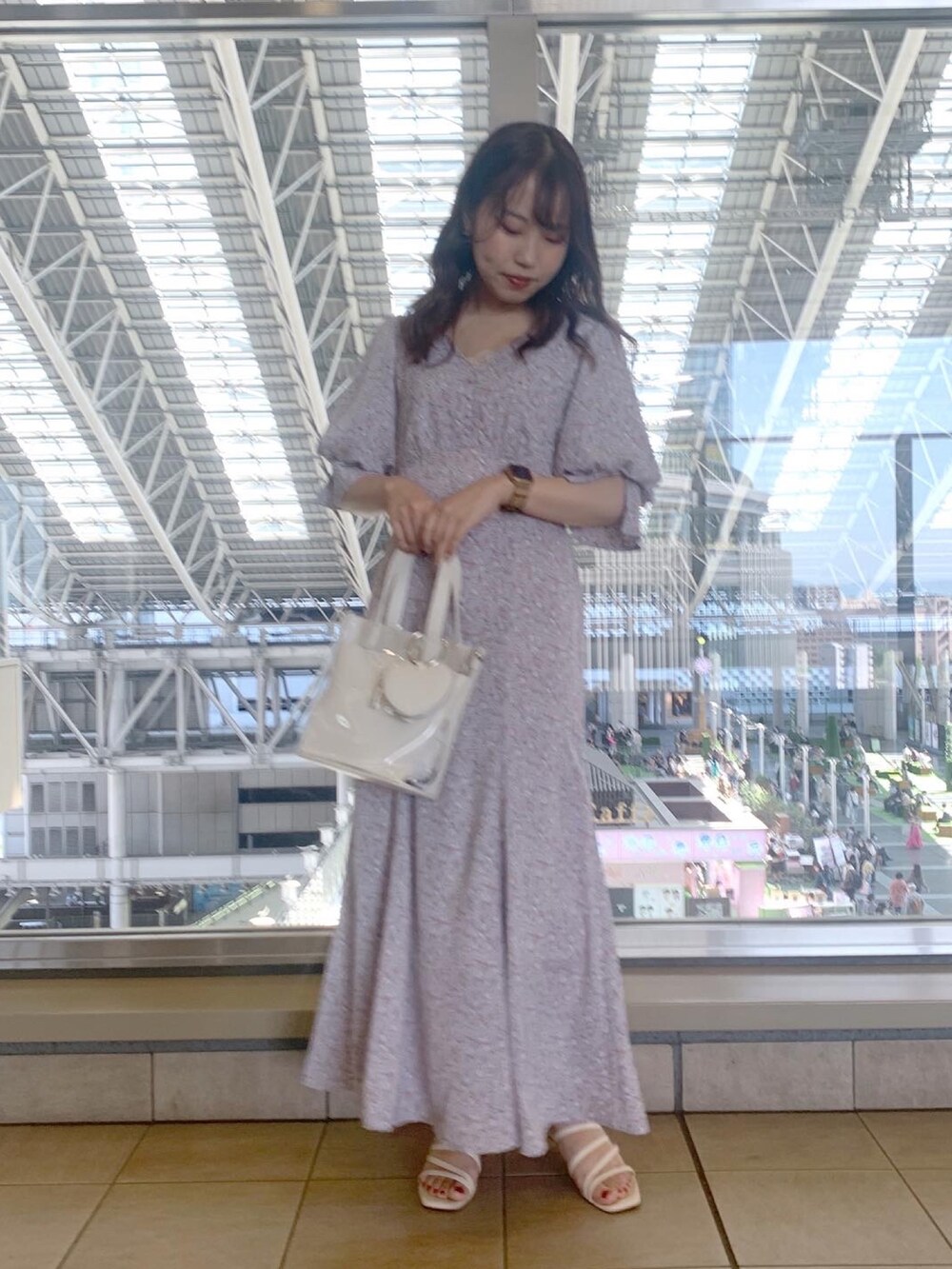 「ごきげんウィーク、シースルー、春夏コーデ、シンプルコーデ、オトナ女子、ロングワンピース、ootd、ラクチンコーデ、ワンピース、小花柄、花柄ワンピース、華奢見え、one after another NICE CLAUP、ナイスクラップ、プチプラ」｜「one after another NICE CLAUPの【Sサイズあり】花柄シリーズbackリボンワンピ（ワンピース、パープル系）」を使った、EGAさん（レディース・159cm）の春コーディネートの2枚目の写真