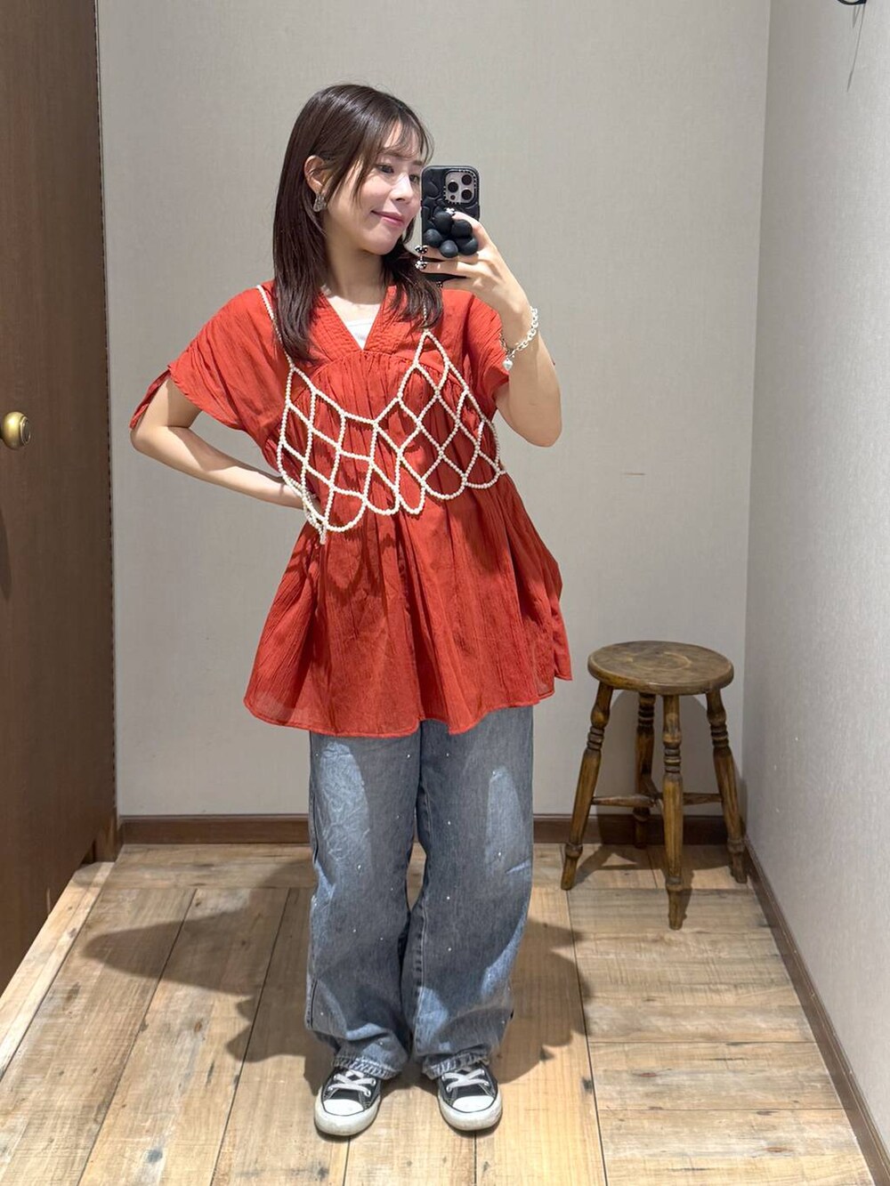 「低身長、体型カバー、カジュアル、低身長_GLOBALWORK、145～150cm_GLOBALWORK、GLOBAL WORK、ブラウス、シワ軽減、デニムパンツ、ウエストゴム、ゆったり」｜「GLOBAL WORKのGOODデニムプレミアムバギーパンツ/132403（デニムパンツ、その他）」を使った、shizuruさん（レディース・149cm）の春コーディネートの2枚目の写真