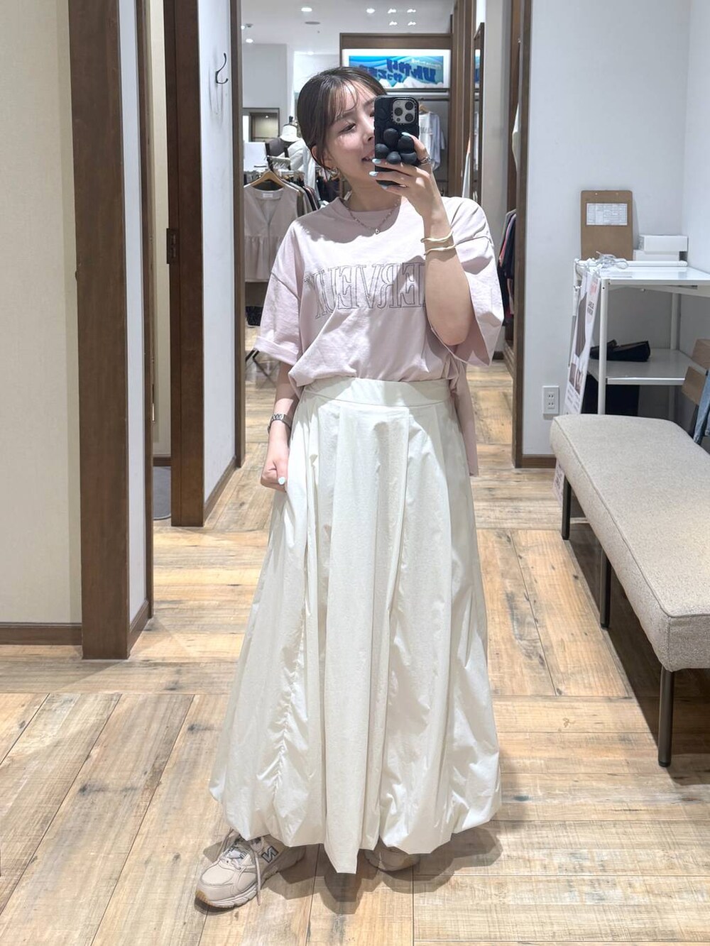 「低身長、体型カバー、カジュアル、低身長_GLOBALWORK、145～150cm_GLOBALWORK、GLOBAL WORK、Tシャツ、スカート、ウエストゴム、ゆったり、ベーシック/シンプル」｜「GLOBAL WORKのヘビロッTEEワイドプリント半袖/289396（Tシャツ/カットソー、ピンク系）」を使った、shizuruさん（レディース・149cm）の夏コーディネートの4枚目の写真
