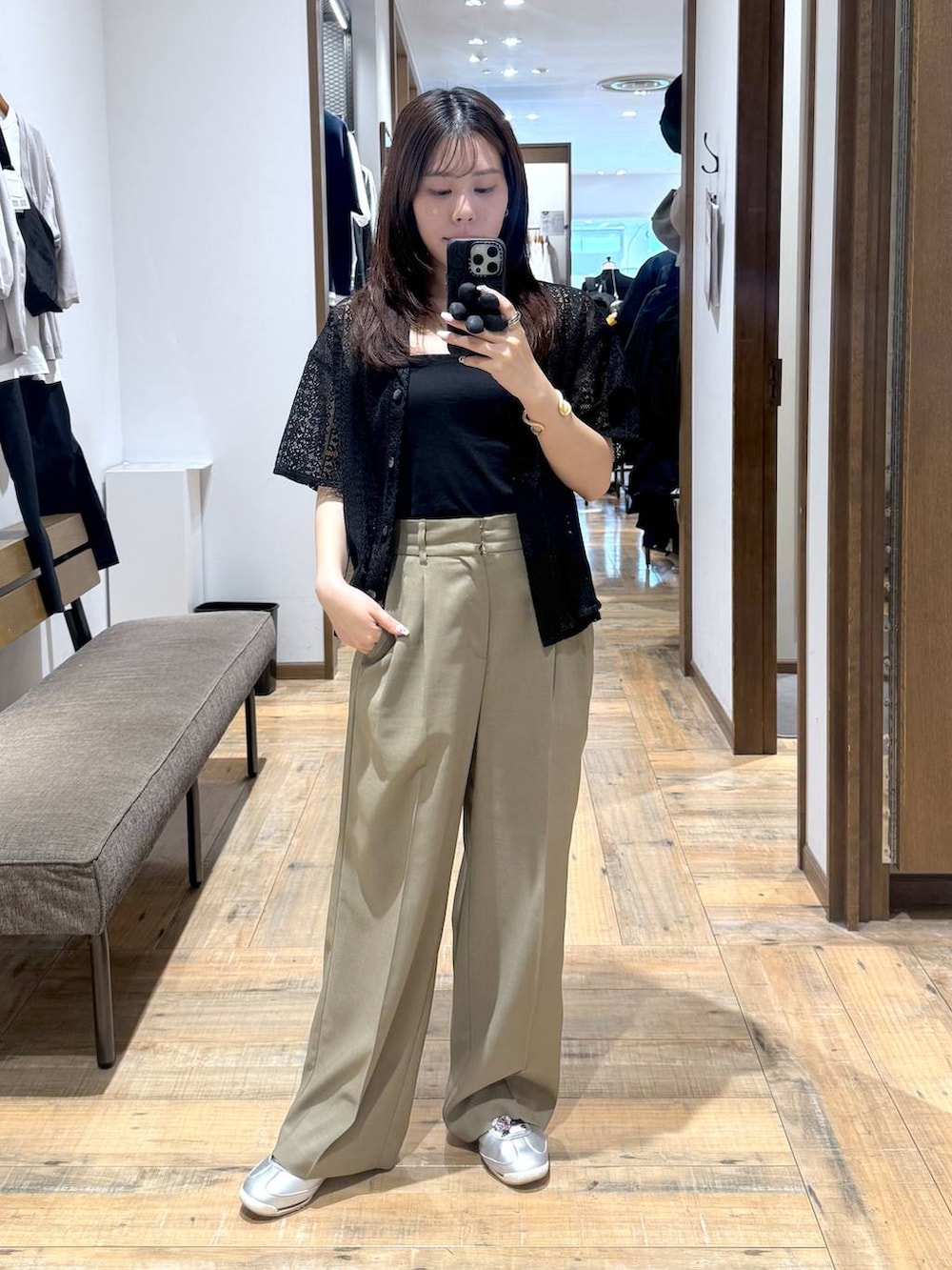 「ゆったり、ベーシック/シンプル、低身長、体型カバー、カジュアル、低身長_GLOBALWORK、145～150cm_GLOBALWORK、GLOBAL WORK、シャツ、ワイドパンツ、ウエストゴム」｜「GLOBAL WORKのお手入れラクラクセットアップ/ワイドパンツ/290027（その他パンツ、グリーン系）」を使った、shizuruさん（レディース・149cm）の夏コーディネートの3枚目の写真