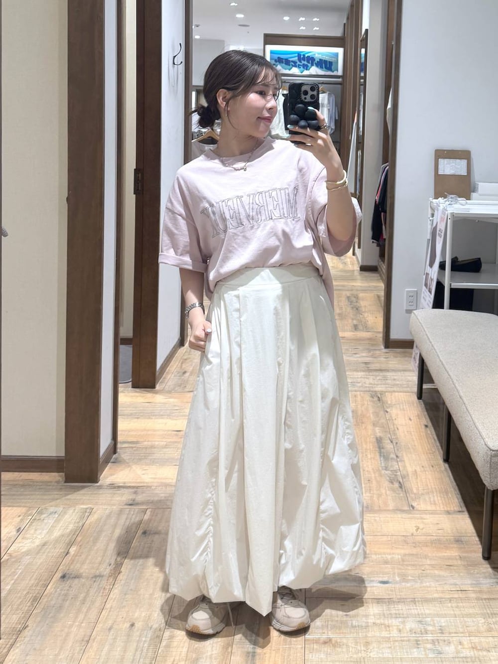 「低身長、体型カバー、カジュアル、低身長_GLOBALWORK、145～150cm_GLOBALWORK、GLOBAL WORK、Tシャツ、スカート、ウエストゴム、ゆったり、ベーシック/シンプル」｜「GLOBAL WORKのヘビロッTEEワイドプリント半袖/289396（Tシャツ/カットソー、ピンク系）」を使った、shizuruさん（レディース・149cm）の夏コーディネートの2枚目の写真