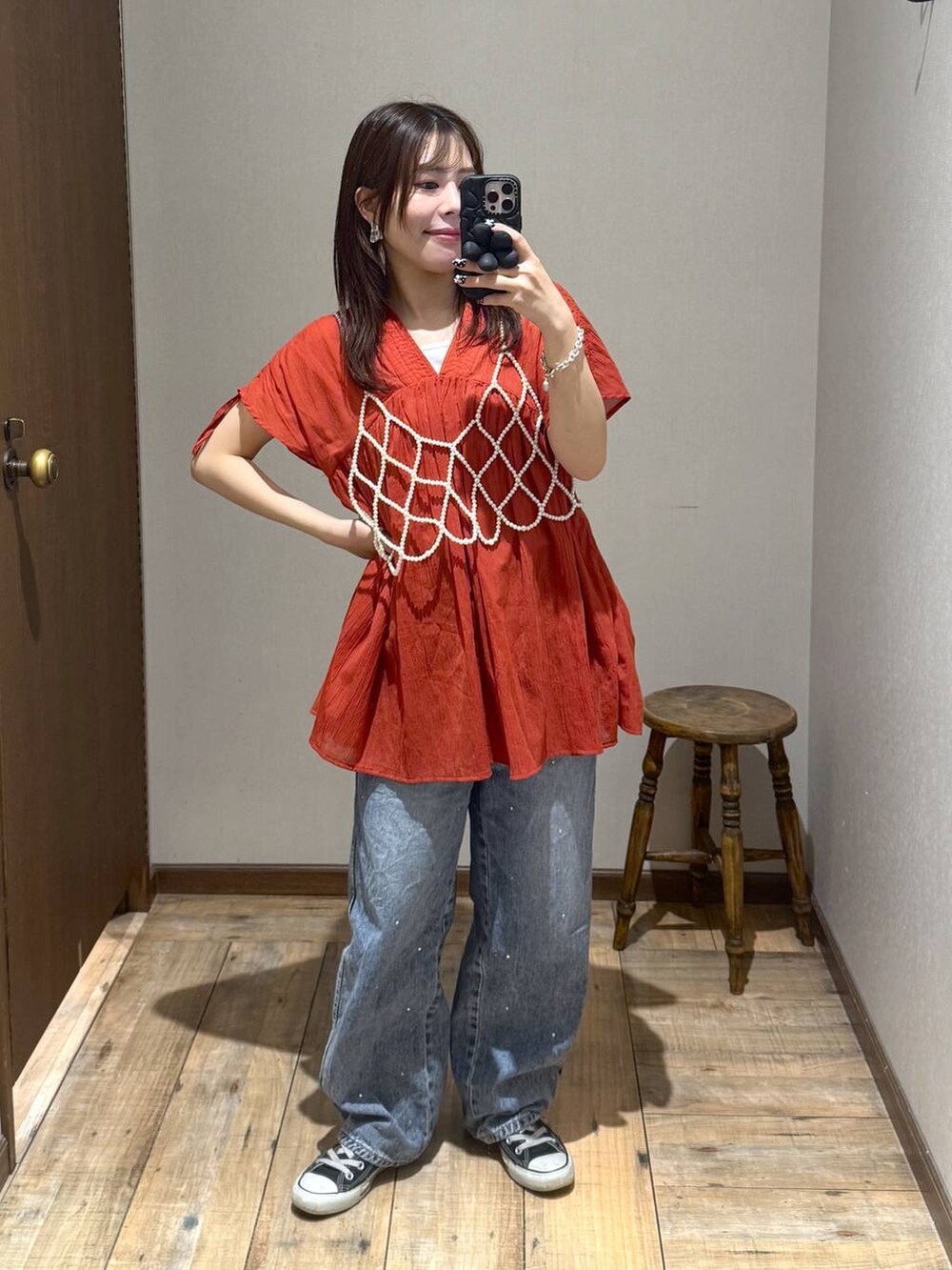 「低身長、体型カバー、カジュアル、低身長_GLOBALWORK、145～150cm_GLOBALWORK、GLOBAL WORK、ブラウス、シワ軽減、デニムパンツ、ウエストゴム、ゆったり」｜「GLOBAL WORKのGOODデニムプレミアムバギーパンツ/132403（デニムパンツ、その他）」を使った、shizuruさん（レディース・149cm）の春コーディネートの3枚目の写真
