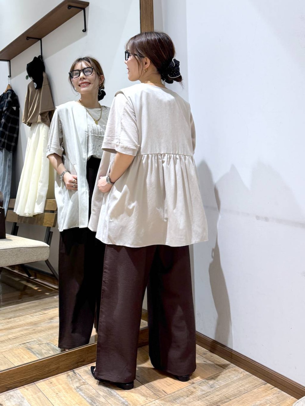 「低身長、体型カバー、カジュアル、低身長_GLOBALWORK、145～150cm_GLOBALWORK、GLOBAL WORK、Tシャツ、ワイドパンツ、ウエストゴム、ゆったり、ベーシック/シンプル、メガネ女子、夏コーデ、セールコーデ」｜「Me%のCASIOスタンダードウオッチ 322501（アナログ腕時計、ホワイト系）」を使った、shizuruさん（レディース・149cm）の夏コーディネートの3枚目の写真