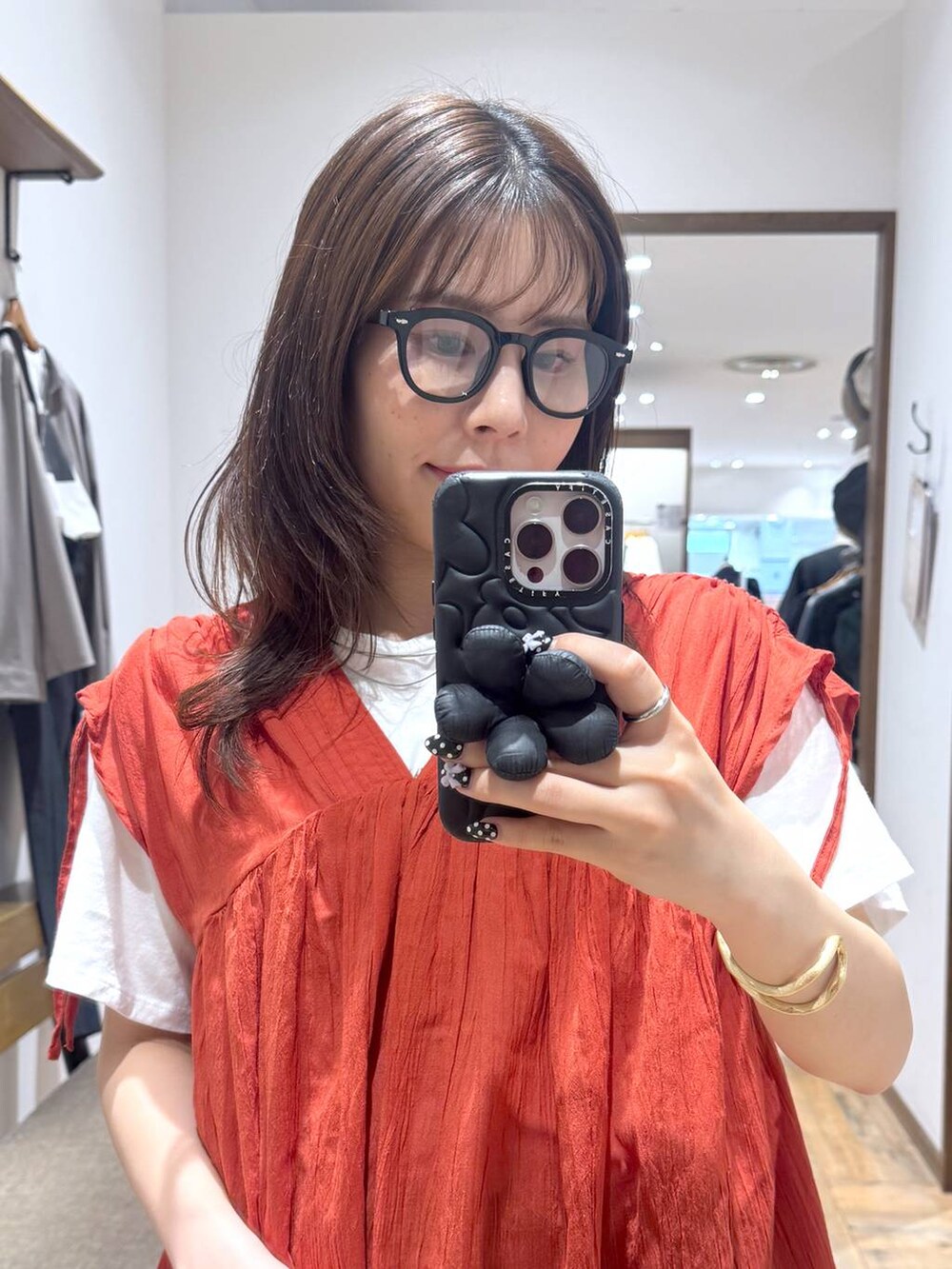 「低身長、体型カバー、カジュアル、ブラウス、Tシャツ、スウェットパンツ、ウエストゴム、ゆったり、ベーシック/シンプル、夏コーデ」｜「GLOBAL WORKのらくっション撥水バレエ/135873（バレエシューズ、シルバー系）」を使った、shizuruさん（レディース・149cm）の春コーディネートの2枚目の写真