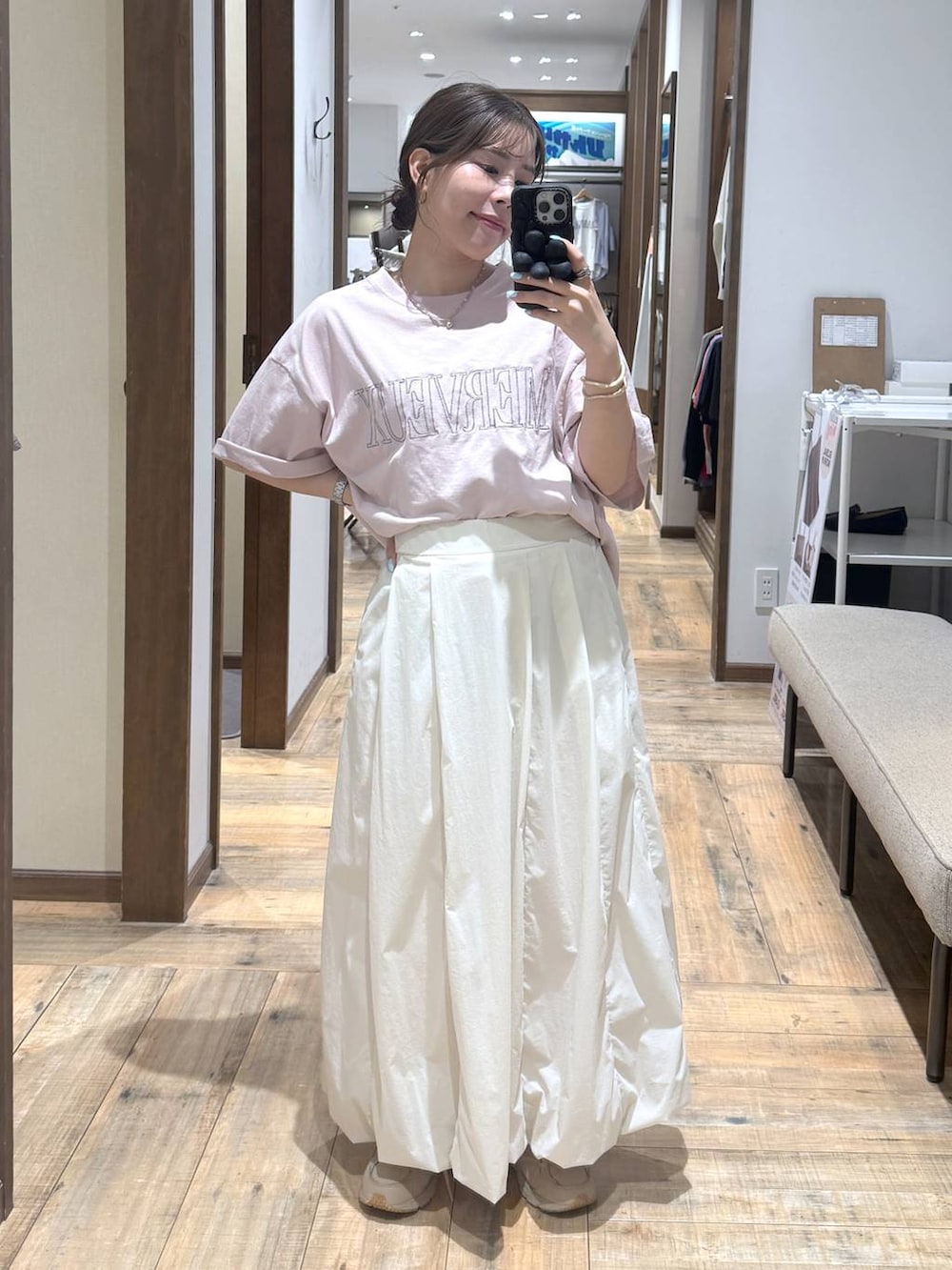 「低身長、体型カバー、カジュアル、低身長_GLOBALWORK、145～150cm_GLOBALWORK、GLOBAL WORK、Tシャツ、スカート、ウエストゴム、ゆったり、ベーシック/シンプル」｜「GLOBAL WORKのヘビロッTEEワイドプリント半袖/289396（Tシャツ/カットソー、ピンク系）」を使った、shizuruさん（レディース・149cm）の夏コーディネートの3枚目の写真