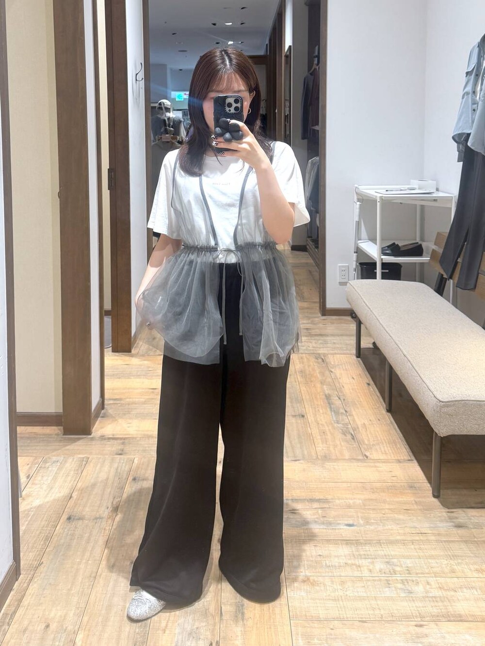 「低身長、体型カバー、カジュアル、低身長_GLOBALWORK、145～150cm_GLOBALWORK、GLOBAL WORK、ベスト、スウェットパンツ、Tシャツ、ウエストゴム、ゆったり、ベーシック/シンプル」｜「GLOBAL WORKのらくっション撥水バレエ/135873（バレエシューズ、シルバー系）」を使った、shizuruさん（レディース・149cm）の春コーディネートの2枚目の写真