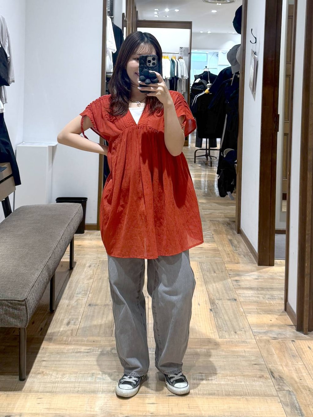 「低身長、体型カバー、カジュアル、低身長_GLOBALWORK、145～150cm_GLOBALWORK、GLOBAL WORK、ブラウス、シワ軽減、GOOD DENIM_GLOBAL WORK、デニムパンツ、ウエストゴム」｜「GLOBAL WORKのGOODデニムバギーパンツ/118365（デニムパンツ、グレー系）」を使った、shizuruさん（レディース・149cm）の夏コーディネートの5枚目の写真