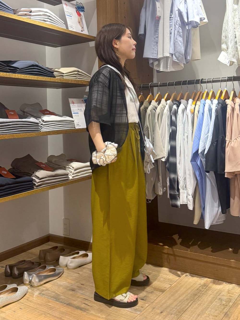 「低身長、体型カバー、カジュアル、低身長_GLOBALWORK、145～150cm_GLOBALWORK、GLOBAL WORK、シャツ、Tシャツ、ウエストゴム、ゆったり、ベーシック/シンプル」｜「GLOBAL WORKのリッチクリーンプリントT半袖/147640（Tシャツ/カットソー、ホワイト系）」を使った、shizuruさん（レディース・149cm）の夏コーディネートの2枚目の写真