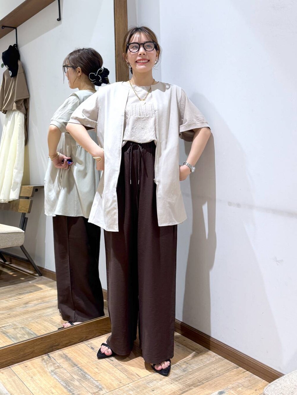 「低身長、体型カバー、カジュアル、低身長_GLOBALWORK、145～150cm_GLOBALWORK、GLOBAL WORK、Tシャツ、ワイドパンツ、ウエストゴム、ゆったり、ベーシック/シンプル、メガネ女子、夏コーデ、セールコーデ」｜「Me%のCASIOスタンダードウオッチ 322501（アナログ腕時計、ホワイト系）」を使った、shizuruさん（レディース・149cm）の夏コーディネートの4枚目の写真