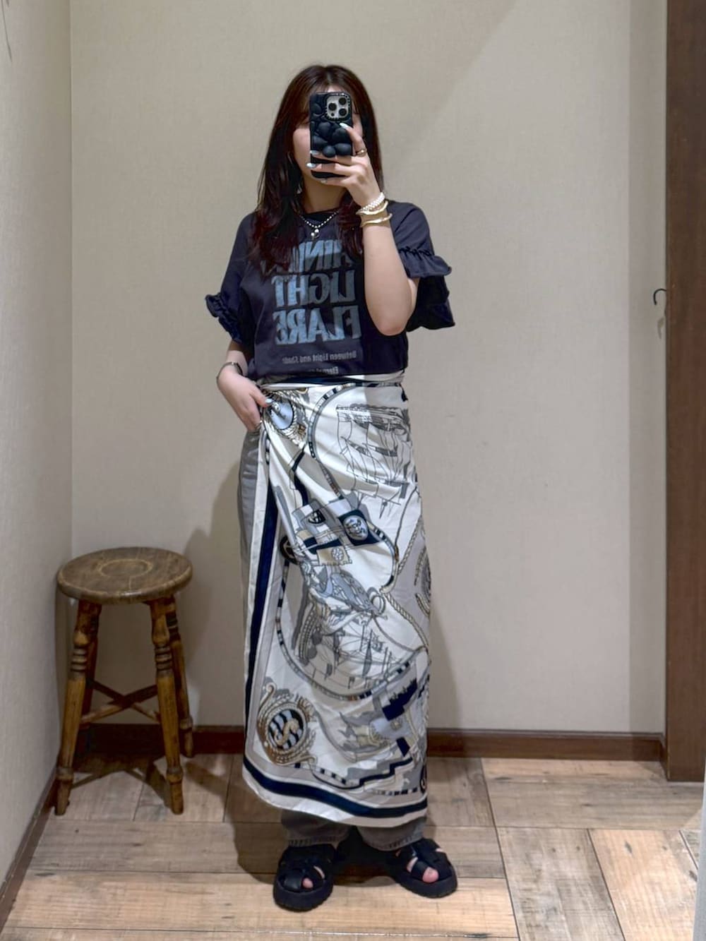 「低身長_GLOBALWORK、145～150cm_GLOBALWORK、GLOBAL WORK、Tシャツ、デニムパンツ、ウエストゴム、ゆったり、低身長、体型カバー、カジュアル」｜「GLOBAL WORKのGOODデニムバギーパンツ/118365（デニムパンツ、グレー系）」を使った、shizuruさん（レディース・149cm）の夏コーディネートの3枚目の写真