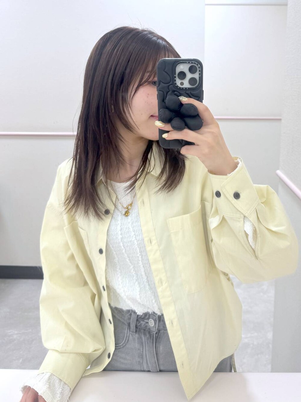 「低身長、体型カバー、カジュアル、低身長_GLOBALWORK、145～150cm_GLOBALWORK、GLOBAL WORK、シャツ、GOOD DENIM_GLOBAL WORK、デニムパンツ、ウエストゴム、ゆったり、ベーシック/シンプル」｜「GLOBAL WORKのGOODデニムバギーパンツ/118365（デニムパンツ、グレー系）」を使った、shizuruさん（レディース・149cm）の春コーディネートの4枚目の写真