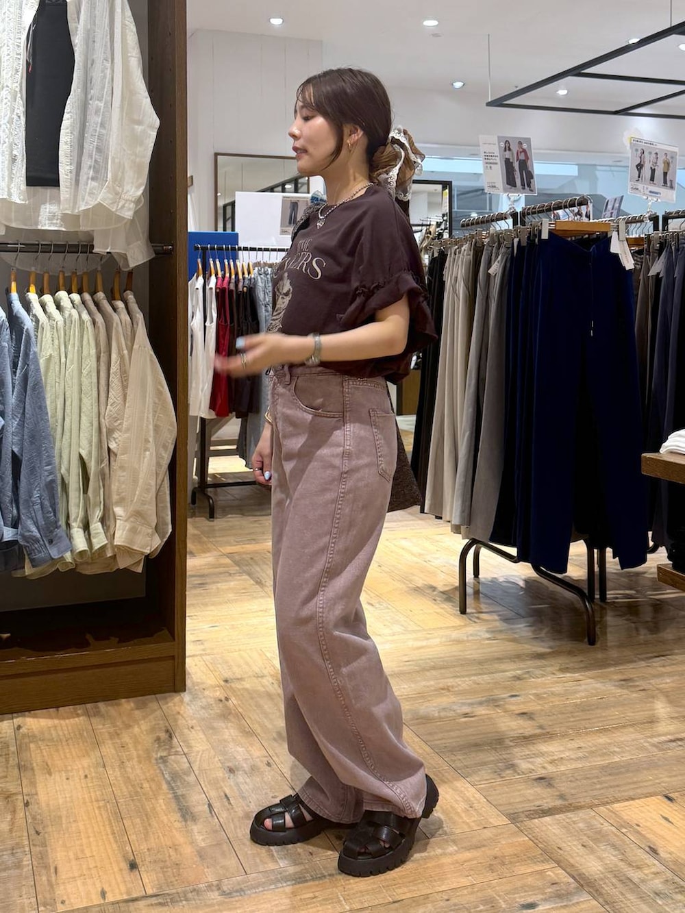 「低身長、体型カバー、カジュアル、低身長_GLOBALWORK、145～150cm_GLOBALWORK、GLOBAL WORK、Tシャツ、GOOD DENIM_GLOBAL WORK、デニムパンツ、ウエストゴム、ゆったり」｜「GLOBAL WORKのラメシャーリング3WAYショルダー/120753（ショルダーバッグ、パープル系）」を使った、shizuruさん（レディース・149cm）の夏コーディネートの2枚目の写真