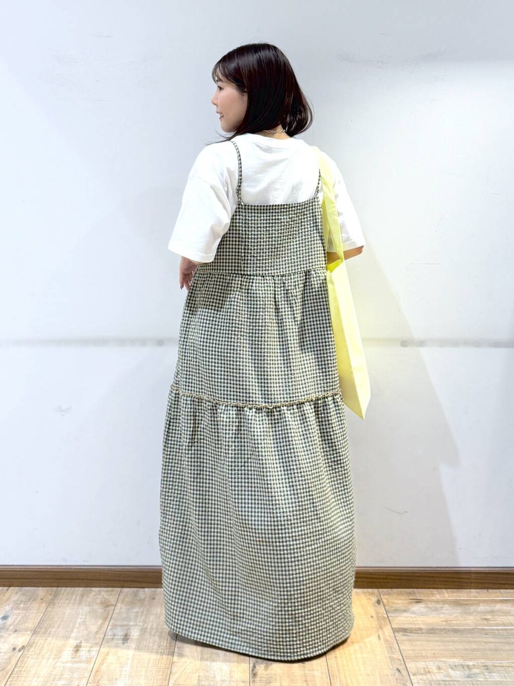 「低身長、体型カバー、カジュアル、低身長_GLOBALWORK、145～150cm_GLOBALWORK、GLOBAL WORK、Tシャツ、ワンピース、キャミワンピース、ゆったり、ベーシック/シンプル」｜「GLOBAL WORKのエアかるクッションコードスニーカー/290669（スニーカー、ホワイト系）」を使った、shizuruさん（レディース・149cm）の春コーディネートの3枚目の写真