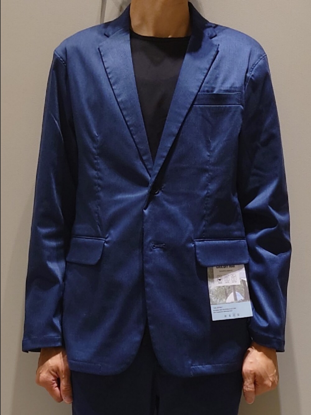 「セットアップ、ジャケット、スラックス、スリッポン、スニーカー、Tシャツ、通勤コーデ、休日スタイル、休日コーデ、高身長、メガネ男子、オフィスカジュアル、ビジネスカジュアル」｜「ABAHOUSE GRAYの【上下2点セット/セットアップ対応】COOL DRY MAX セットアップ/スーツ（セットアップ、ブルー系）」を使った、YASUIさん（メンズ・184cm）の夏コーディネートの5枚目の写真