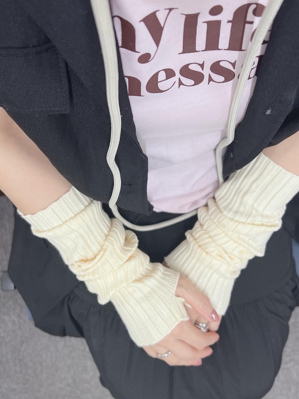 「大人女子、シンプル、Tシャツ、ラクチンコーデ、おしゃれさんと繋がりたい、夏だ！Tシャツ着よう！、プチプラコーデ、スカート、ゆるコーデ、ベスト、アームウォーマー、アームカバー、NIKE」｜「NIKEのNIKE ナイキ W AQUA RIFT ウィメンズ アクアリフト CW7164-100WHT/WHT（スニーカー、ホワイト系）」を使った、ナナさん（レディース・156cm）の夏コーディネートの3枚目の写真