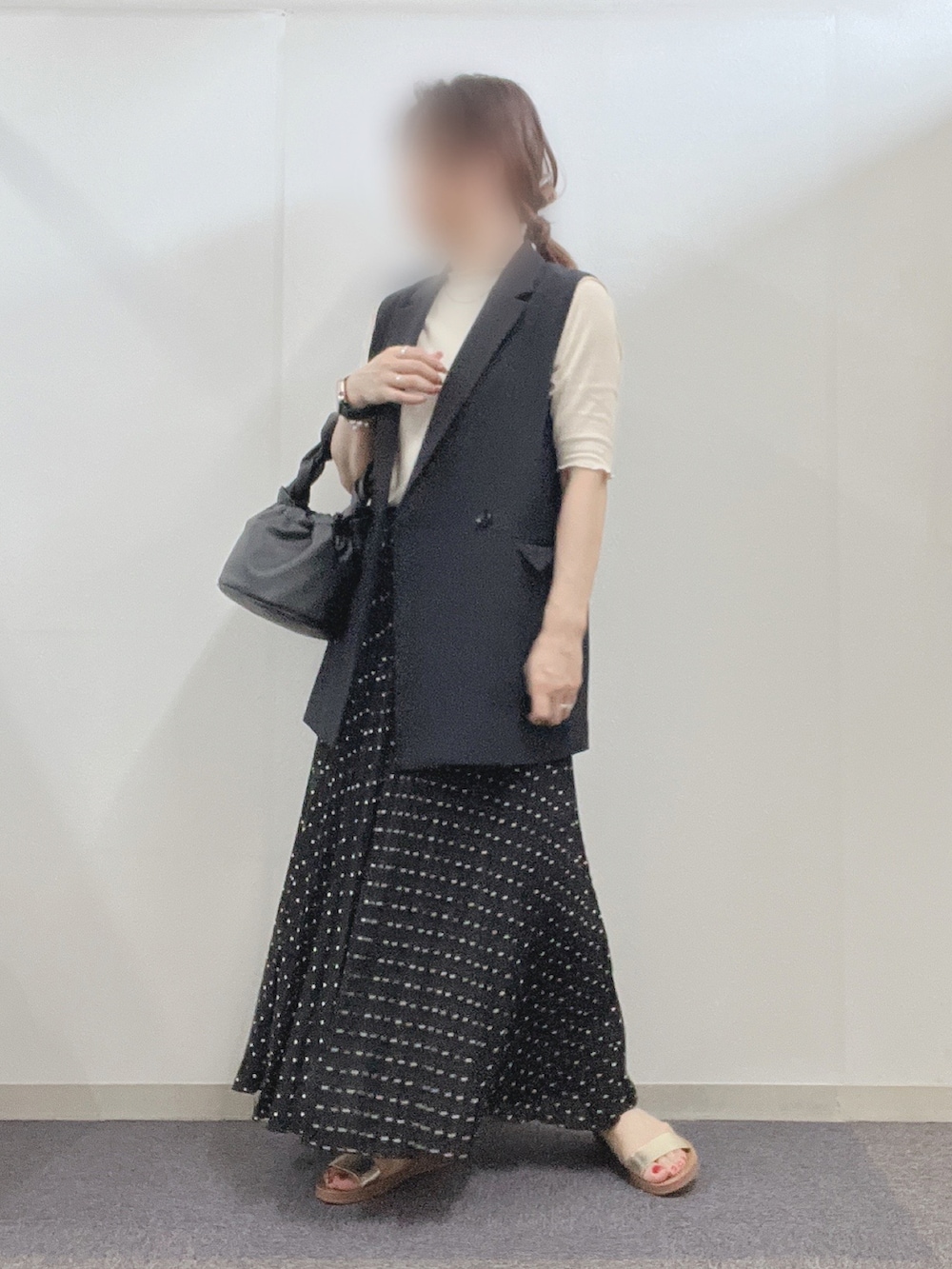 「大人カジュアル、ラクチンコーデ、カジュアル、シンプル、きれいめカジュアル、プチプラコーデ、水玉、ドット、プリーツスカート、ジレ、GU、夏コーデ、ジレスタイル」｜「LOWRYS FARMのキャシャミエプリーツ　872605（スカート、その他）」を使った、ナナさん（レディース・156cm）の夏コーディネートの2枚目の写真