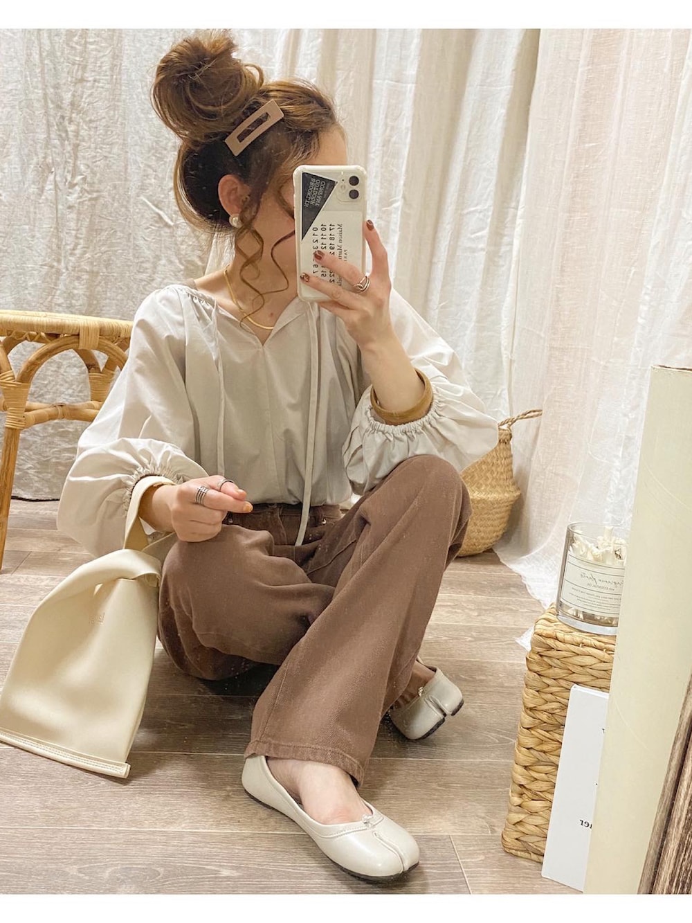 「デニム、デニムコーデ、デニムパンツ、春夏コーデ、梅雨、足袋バレエ、低身長、低身長コーデ、ブラウス、ブラウス×デニム、ブラウスコーデ、シンプルコーデ、しまむら、オトナ女子、デニムっていいよね」｜「EPIMI E'PIMMYのフラッシャー付オリジナルストレートデニム（デニムパンツ、ブラウン系）」を使った、and_LaLaLa_ootdさん（レディース・148cm）の夏コーディネートの3枚目の写真