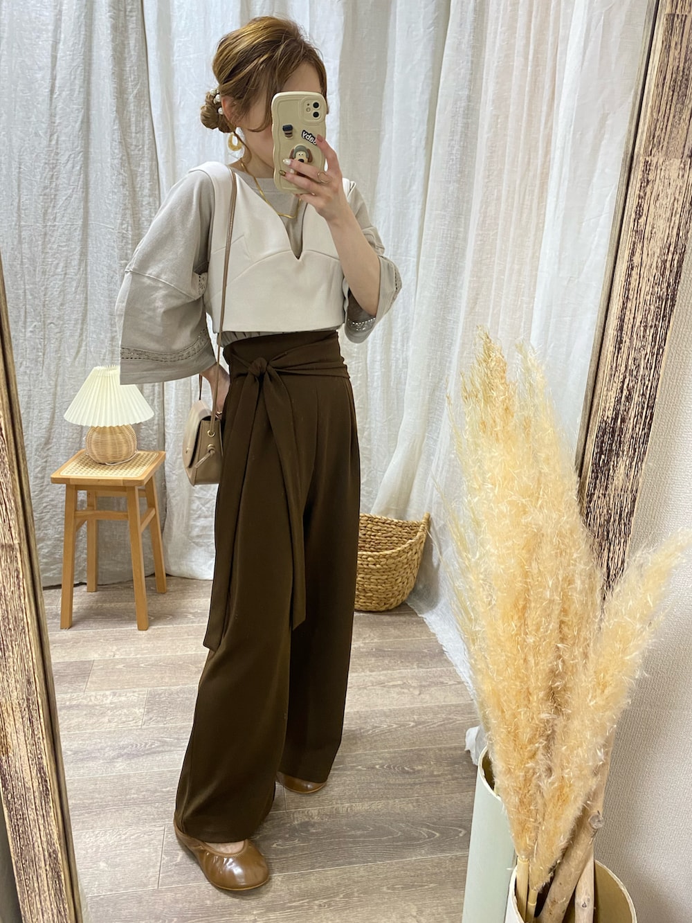 「プチプラ、夏コーデ、韓国ファッション、Tシャツ、しまむら、淡色コーデ、低身長、低身長コーデ、夏服、キャミワンピ、キャミワンピース、ワンピーススタイル、さらっと晴れやかスナップ、きれいめカジュアル、おしゃ見えテクニック」｜「Javaの《JaVa ジャバコラボ》スポーツテイストをアップデート。オーガニックコットン混 綿100％ハシゴレースフットボールTシャツ（Tシャツ/カットソー、ベージュ系）」を使った、and_LaLaLa_ootdさん（骨格ウェーブ・レディース・148cm）の夏コーディネートの4枚目の写真