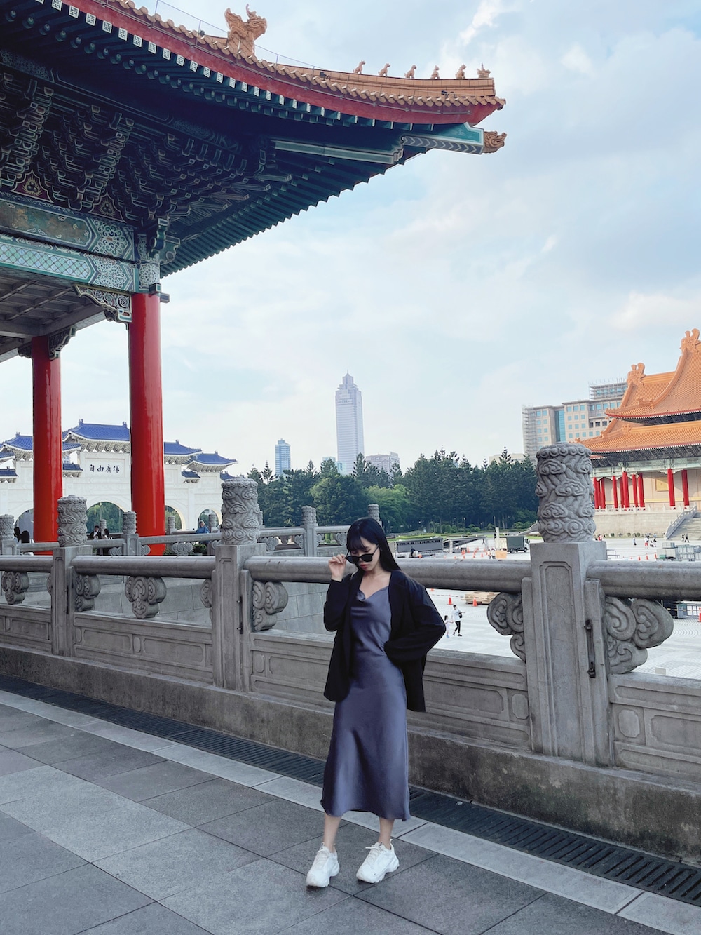 「台湾、台湾旅行、台湾女子、Sunglasses、dress」｜「網店のアイテム（テーラードジャケット、ブラック系）」を使った、ゆらさん（レディース・161cm）の秋コーディネートの3枚目の写真