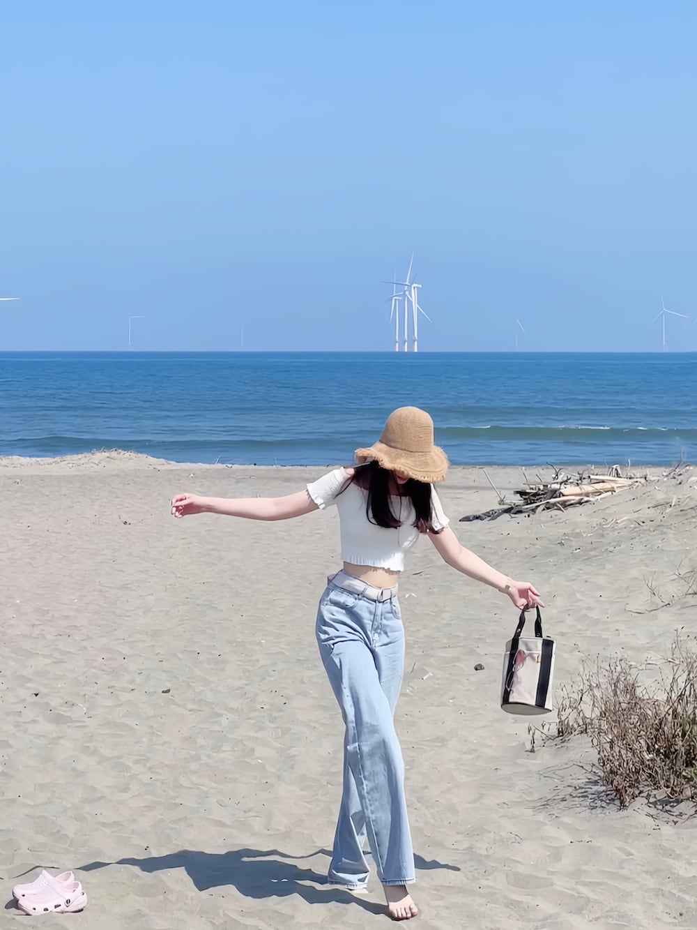 「海、海コーデ、沙灘、海灘、海邊、夏天、夏コーデ、夏天日常、HERMES、jeans」｜「bratopのアイテム（その他トップス、ホワイト系）」を使った、ゆらさん（レディース・161cm）の夏コーディネートの2枚目の写真