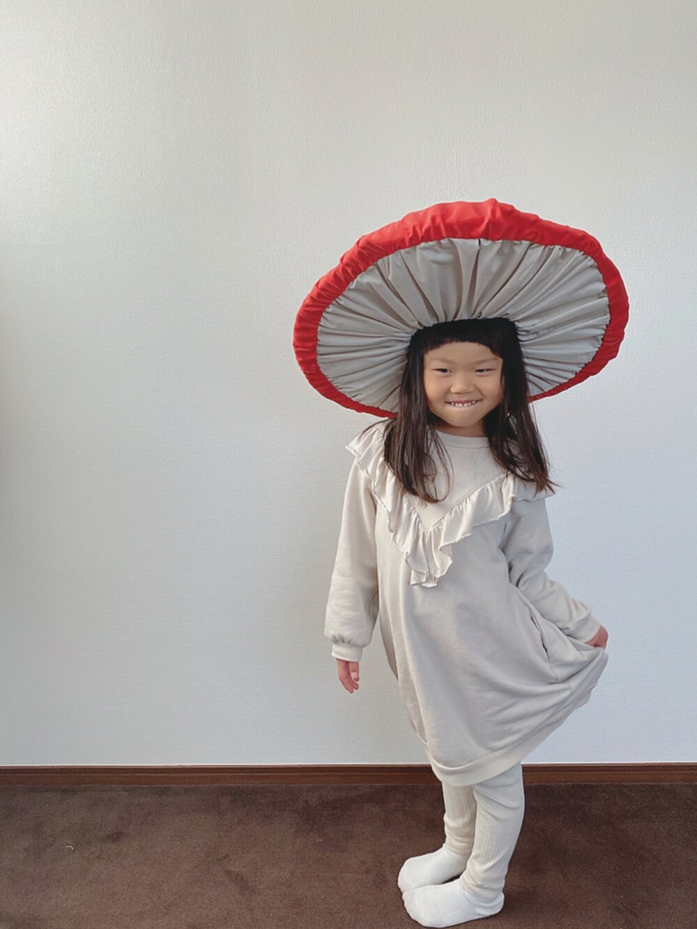 「ハット、ハンドメイド、休日スタイル、秋服、秋コーデ、秋の味覚、キノコスタイル、wearhalloween2021、キノコーデ、ハロウィン」｜「___kinoco___のアイテム（ハット、レッド系）」を使った、𓅿yzk𓅿さん（キッズ・110cm）の秋コーディネートの3枚目の写真