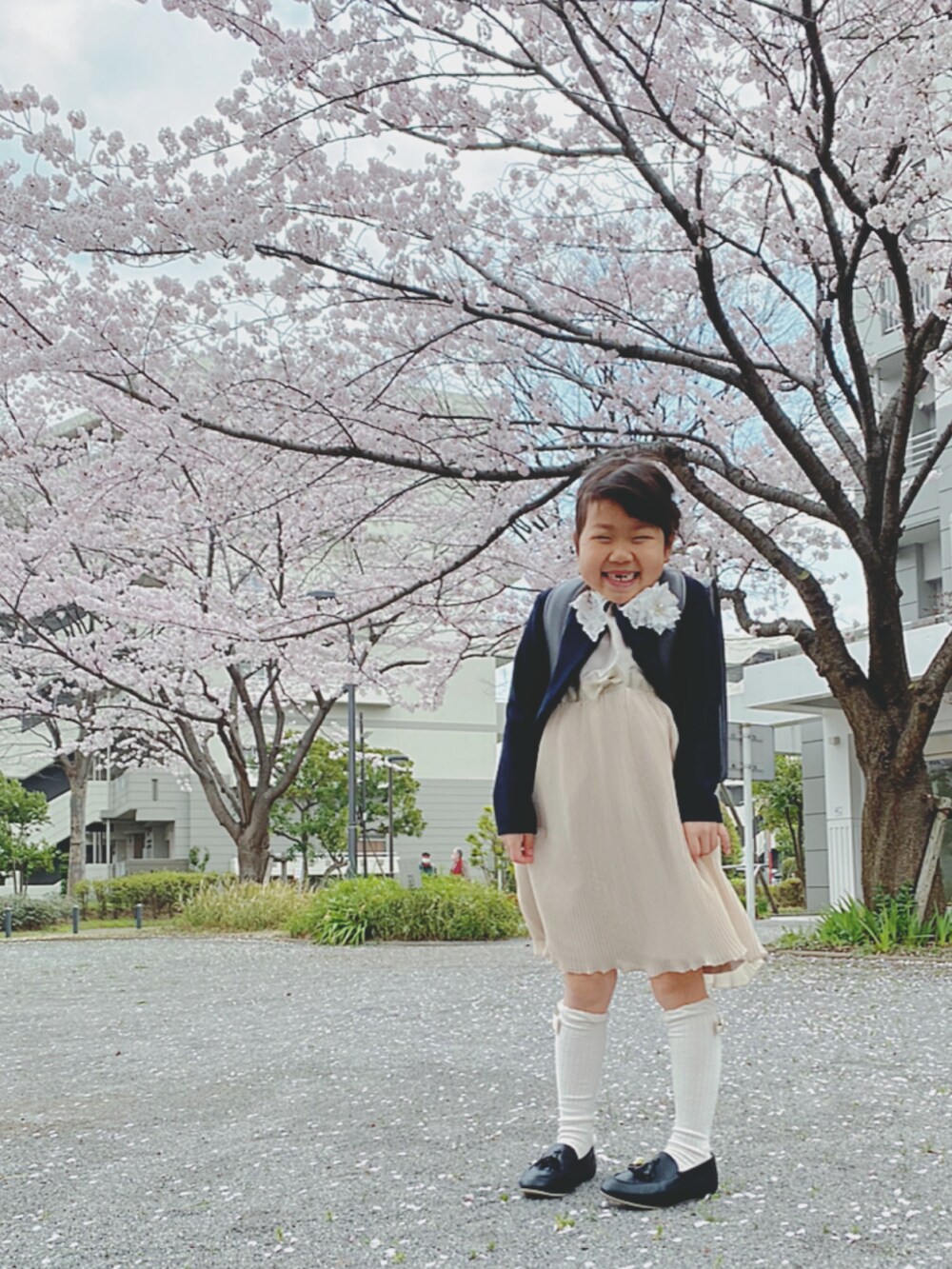 「はじめましてコーデ、フォーマル、入学式、入学式コーデ、ハンドメイド、小学生、春コーデ」｜「Handmadeのアイテム（フォーマルスーツ/小物、ベージュ系）」を使った、𓅿yzk𓅿さん（キッズ・110cm）の春コーディネートの3枚目の写真