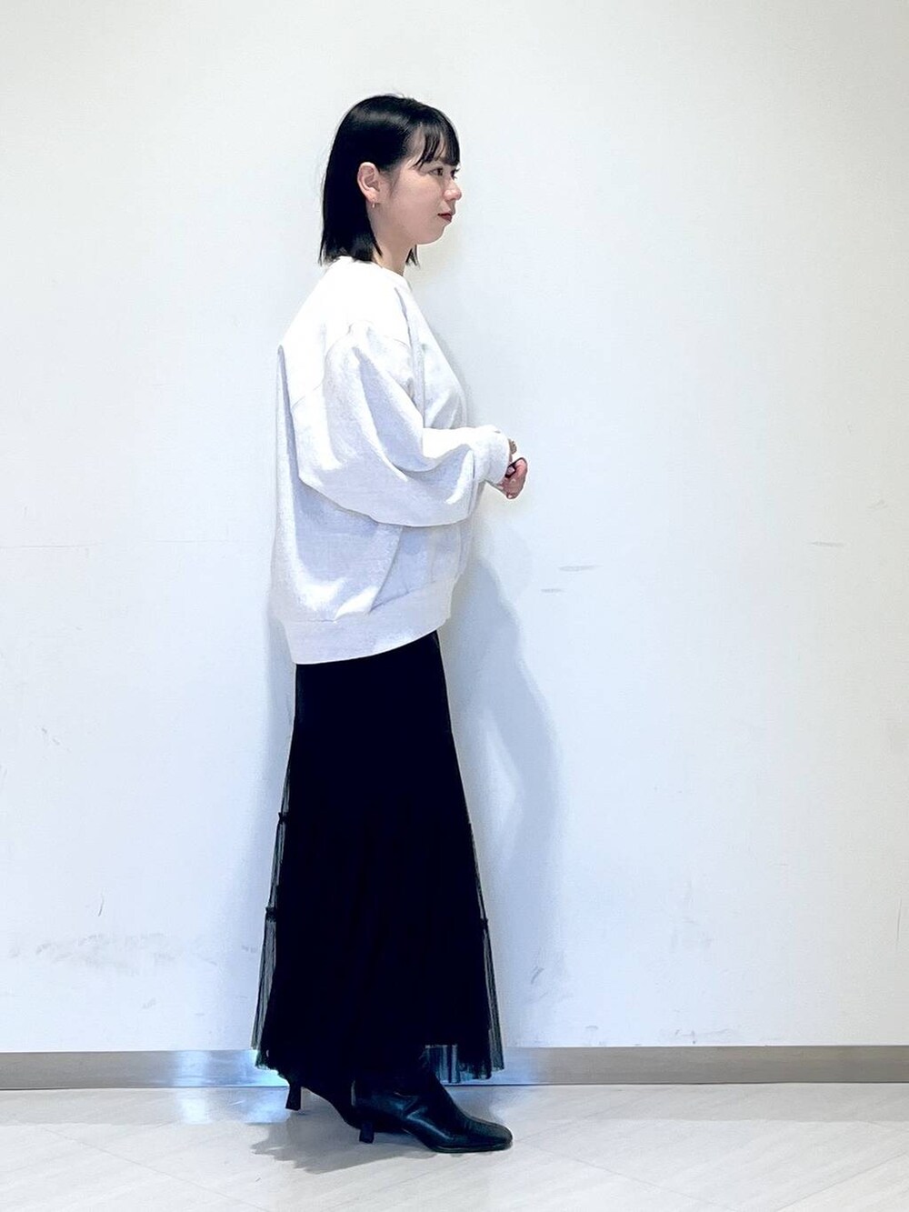 「体型カバー、カジュアル、SNAP_apart by lowrys、apart by lowrys、ワントーン、春コーデ、冬コーデ」｜「A part byのスクエアステッチショートブーツ（ブーツ、ブラック系）」を使った、さちさん（レディース・155cm）の冬コーディネートの2枚目の写真