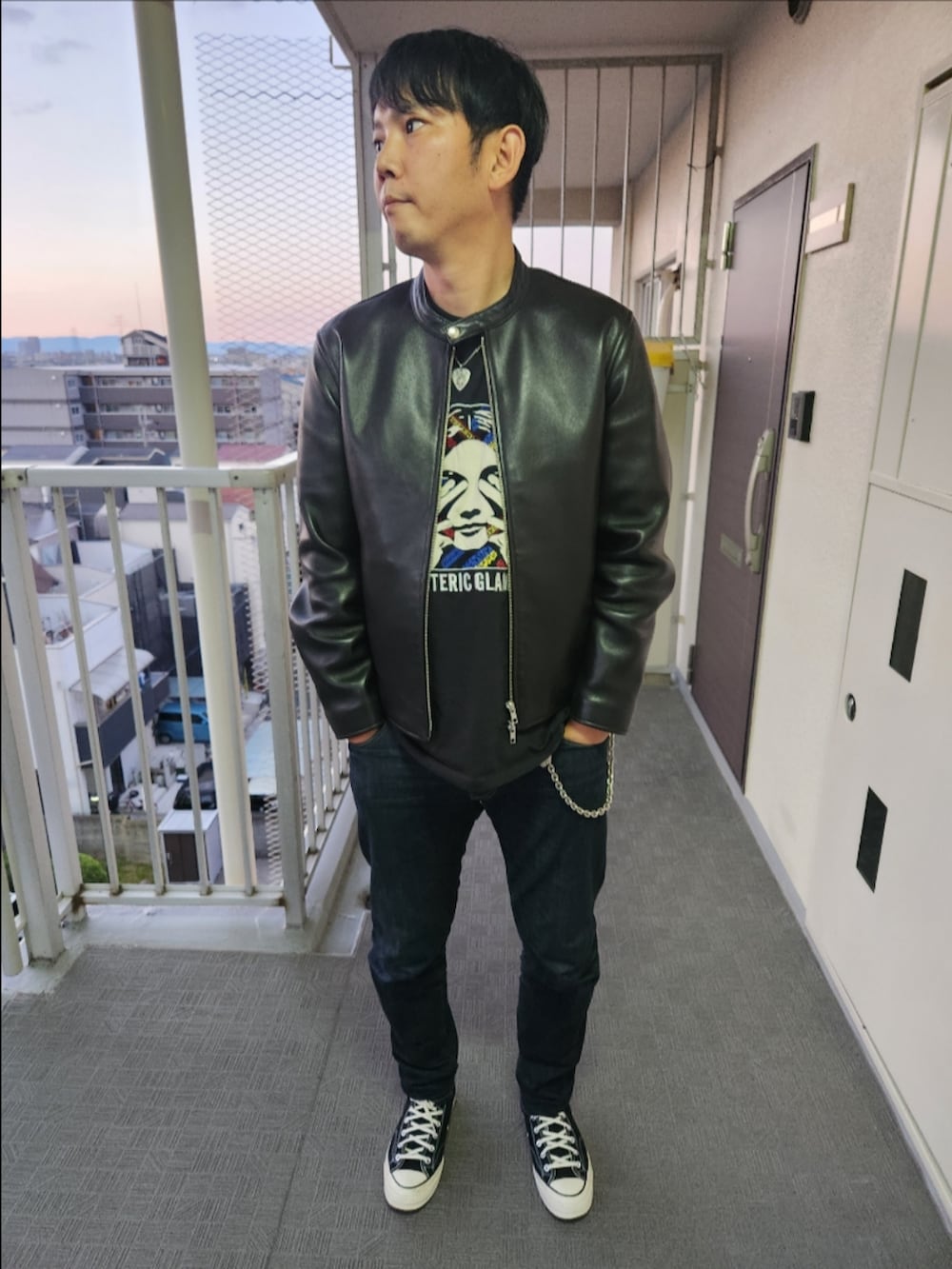 「SHIPS、ヒステリックグラマー、リーバイスMade&Crafted、コンバース、初秋コーデ、ラムレザーシングルライダース、SEE NO EVIL刺繍Tシャツ、511MADE IN JAPAN、CT70、ピック型ネックレス、ウォレットチェーン、ロックテイスト、これぞ!」|「SHIPSのSHIPS: ラムレザー シングル ライダース ジャケット(ライダースジャケット、ブラック系)」を使った、akkunn_akkunnさん(メンズ・180cm)の秋コーディネートの2枚目の写真