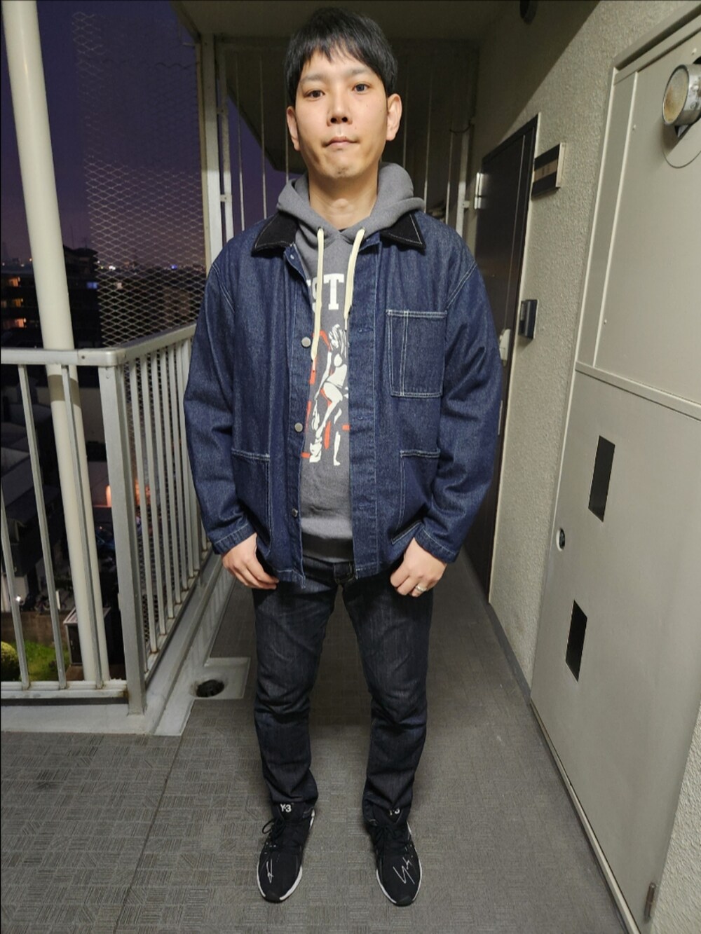 「GU、ヒステリックグラマー、リーバイス、Y-3、春コーデ、デニムカバーオールジャケット、HYS TIMES COLLEGEパーカー、FYW S-97、デニムonデニム」｜「GUのアイテム（カバーオール、ブルー系）」を使った、akkunn_akkunnさん（メンズ・180cm）の春コーディネートの3枚目の写真