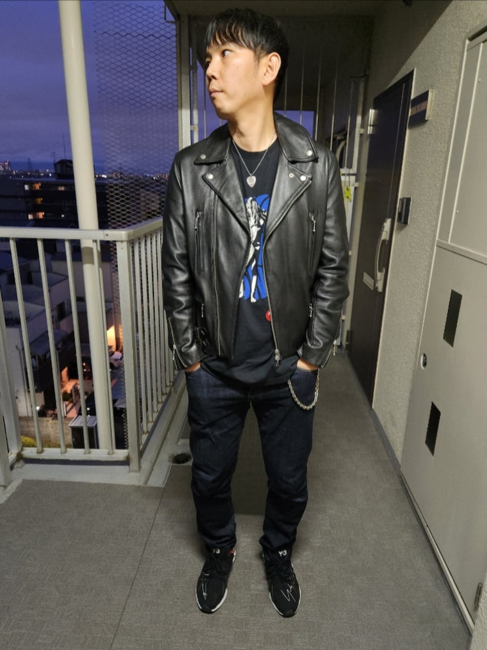 「アーバンリサーチロッソ、ヒステリックグラマー、リーバイスMade&Crafted、Y-3、ダブルライダース、STONES WOMAN Tシャツ、511MADE IN JAPAN、FYW S-97、ウォレットチェーン、ピック型ネックレス、ロックテイスト、映える！、初夏コーデ」｜「URBAN RESEARCH ROSSOのアイテム（ライダースジャケット、ブラック系）」を使った、akkunn_akkunnさん（メンズ・180cm）の春コーディネートの2枚目の写真