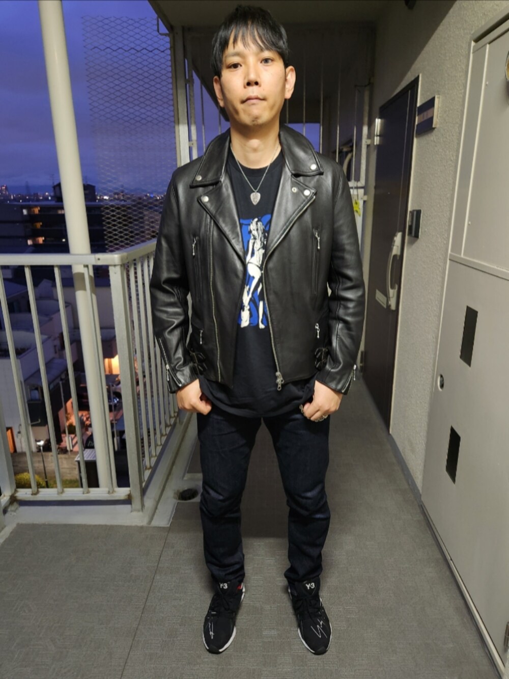 「アーバンリサーチロッソ、ヒステリックグラマー、リーバイスMade&Crafted、Y-3、ダブルライダース、STONES WOMAN Tシャツ、511MADE IN JAPAN、FYW S-97、ウォレットチェーン、ピック型ネックレス、ロックテイスト、映える！、初夏コーデ」｜「URBAN RESEARCH ROSSOのアイテム（ライダースジャケット、ブラック系）」を使った、akkunn_akkunnさん（メンズ・180cm）の春コーディネートの3枚目の写真