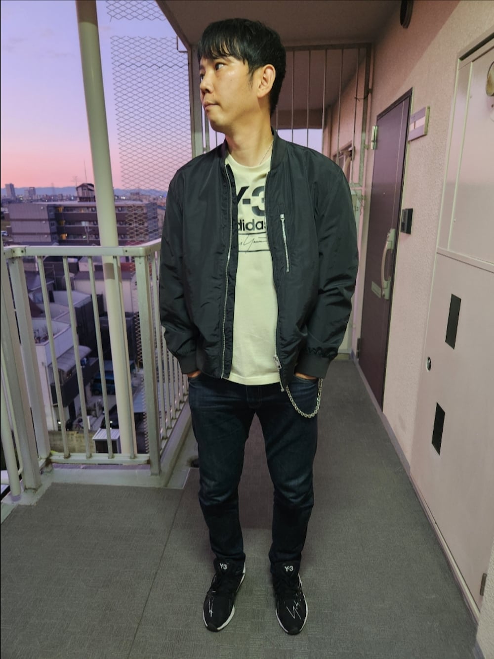 「H&M、Y-3、リーバイスMade&Crafted、初秋コーデ、ジップアップブルゾン、M Stacked logo ss tee、511MADE IN JAPAN、FYW S-97、モード？」｜「H&Mのアイテム（ブルゾン、ブラック系）」を使った、akkunn_akkunnさん（メンズ・180cm）の秋コーディネートの2枚目の写真
