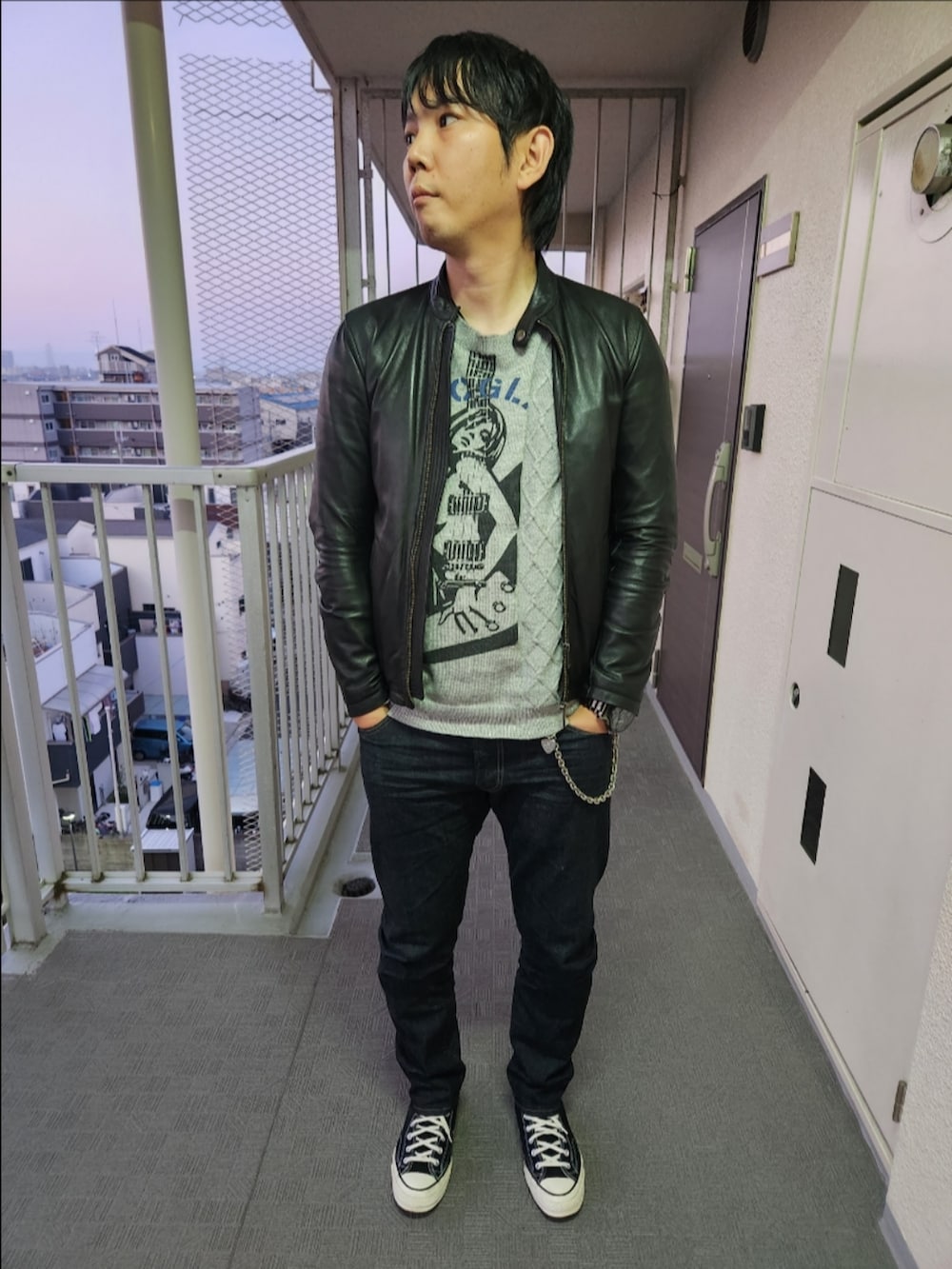 「SHIPS JET BLUE、ヒステリックグラマー、リーバイスMade&Crafted、コンバース、ファッションを楽しもう、シングルライダース、ロックテイスト、CT70、秋コーデ」｜「SHIPS JET BLUEのアイテム（ライダースジャケット、ブラック系）」を使った、akkunn_akkunnさん（メンズ・180cm）の秋コーディネートの2枚目の写真