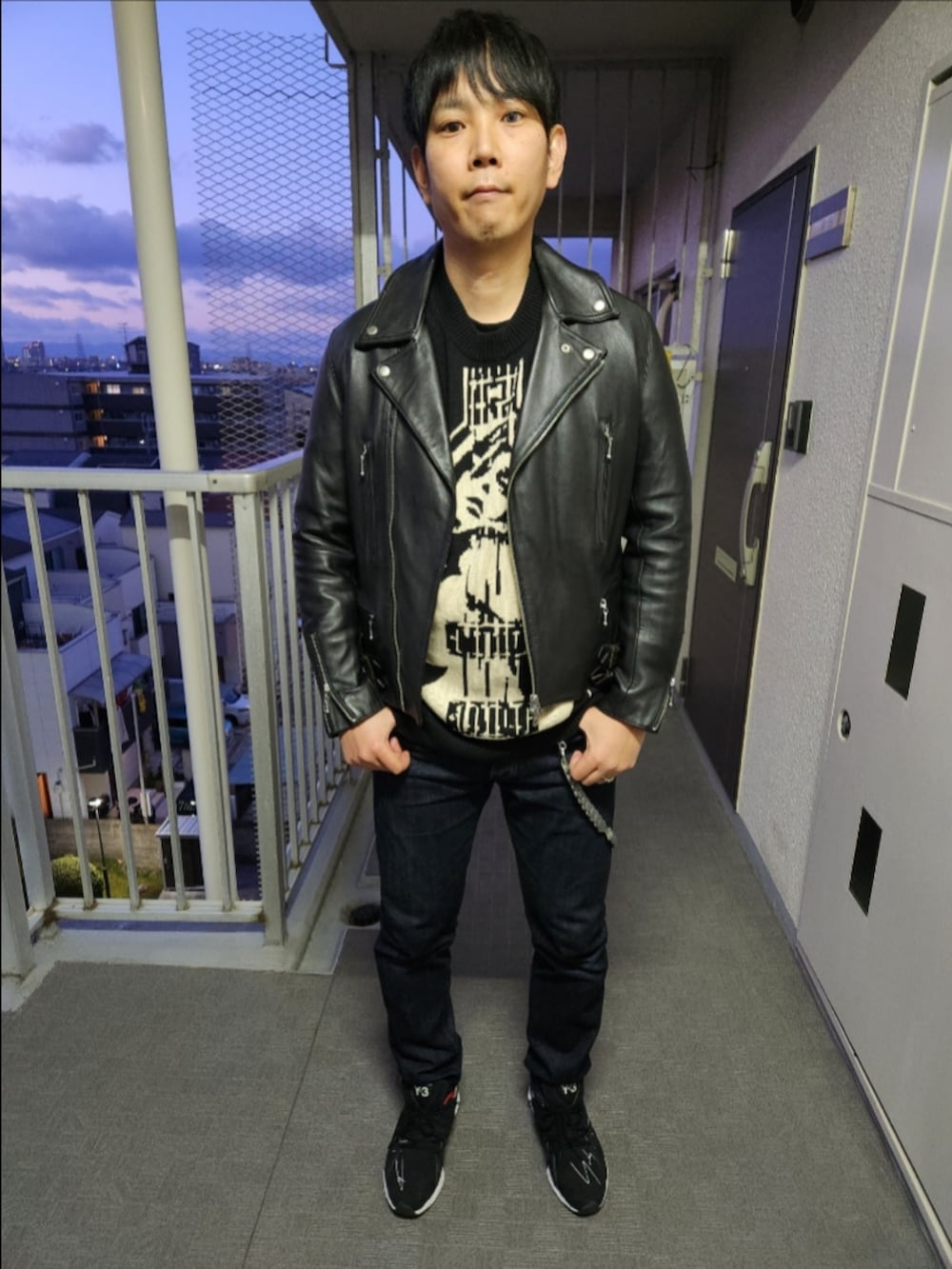 「アーバンリサーチロッソ、ヒステリックグラマー、リーバイスMade&Crafted、Y-3、epnok、春コーデ、ダブルライダース、GUITAR GIRL編込プルオーバー、511MADE IN JAPAN、FYW S-97、ウォレットチェーン、好きだなー、ロックテイスト」｜「URBAN RESEARCH ROSSOのアイテム（ライダースジャケット、ブラック系）」を使った、akkunn_akkunnさん（メンズ・180cm）の冬コーディネートの3枚目の写真