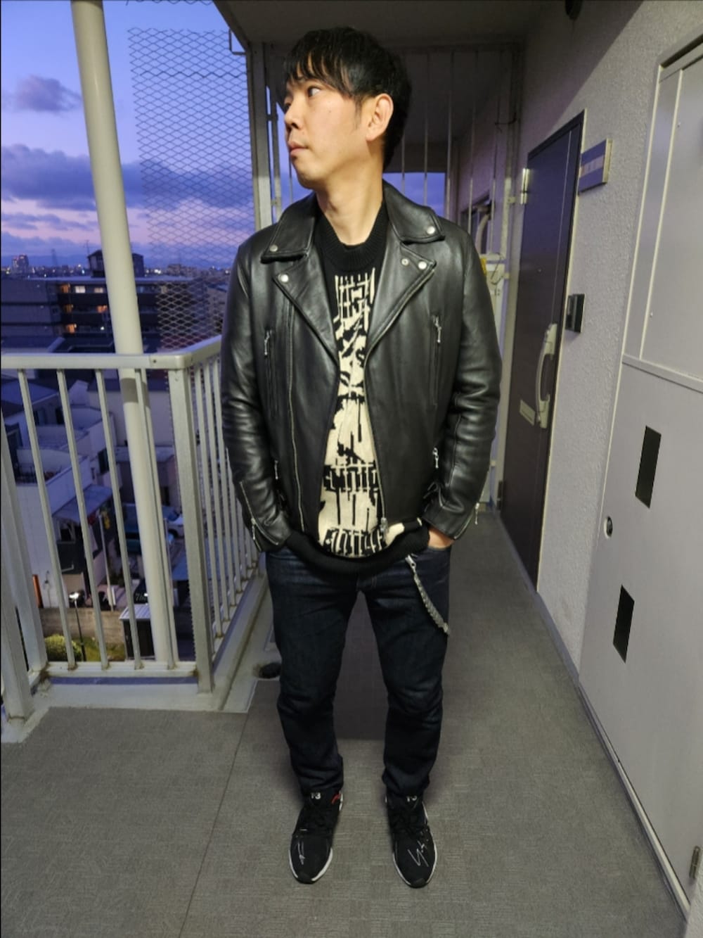 「アーバンリサーチロッソ、ヒステリックグラマー、リーバイスMade&Crafted、Y-3、epnok、春コーデ、ダブルライダース、GUITAR GIRL編込プルオーバー、511MADE IN JAPAN、FYW S-97、ウォレットチェーン、好きだなー、ロックテイスト」｜「URBAN RESEARCH ROSSOのアイテム（ライダースジャケット、ブラック系）」を使った、akkunn_akkunnさん（メンズ・180cm）の冬コーディネートの2枚目の写真