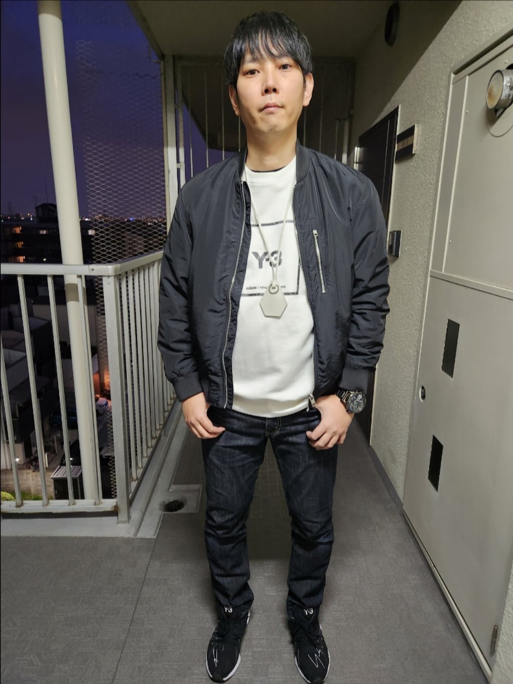 「H&M、Y-3、GU、ジップアップブルゾン、U SQUARE LABEL GRAPHIC CREW SWEATSHIRT、FYW S-97、スウェット、クロシェット、春コーデ」｜「H&Mのアイテム（ブルゾン、ブラック系）」を使った、akkunn_akkunnさん（メンズ・180cm）の春コーディネートの3枚目の写真
