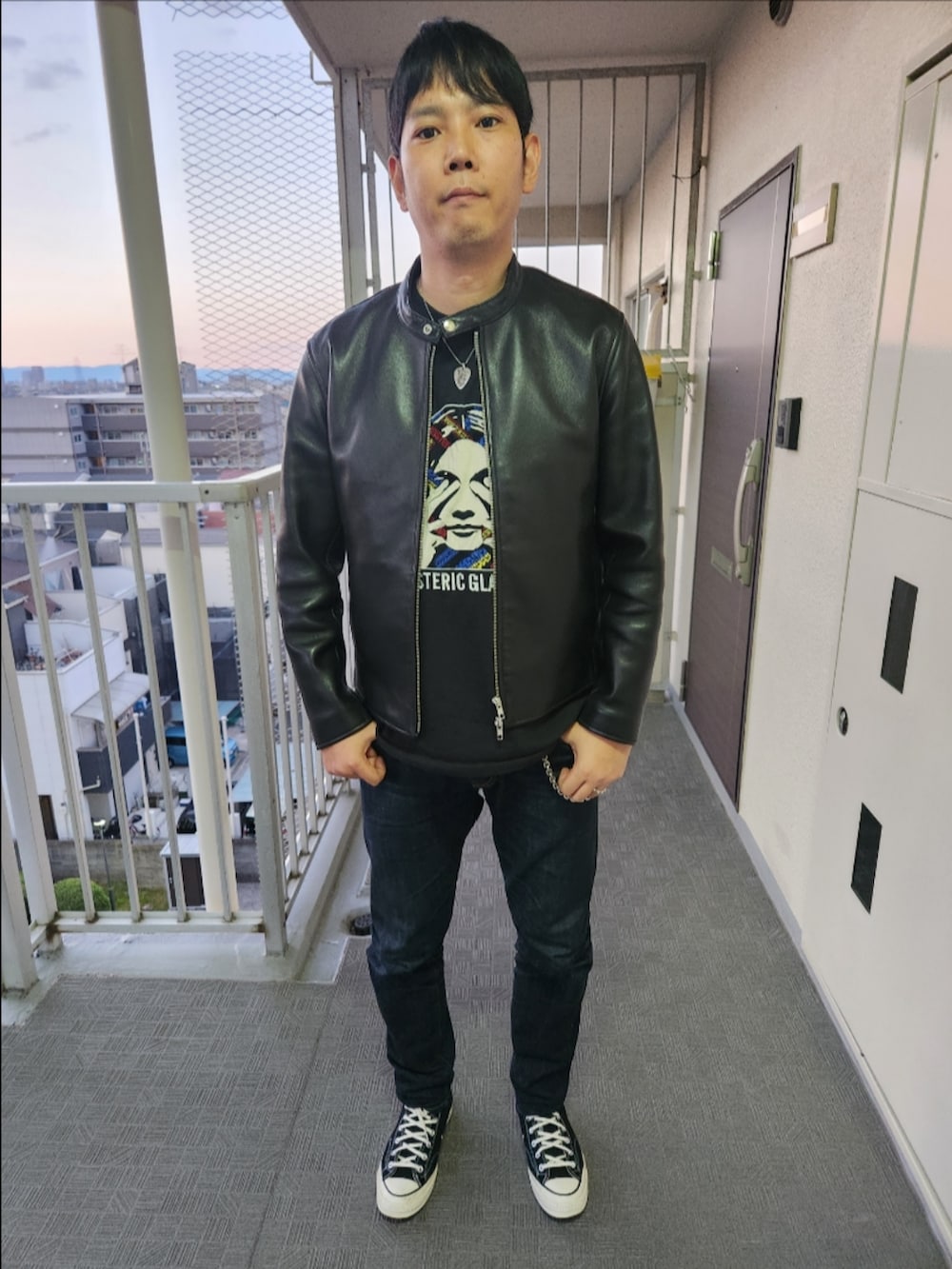 「SHIPS、ヒステリックグラマー、リーバイスMade&Crafted、コンバース、初秋コーデ、ラムレザーシングルライダース、SEE NO EVIL刺繍Tシャツ、511MADE IN JAPAN、CT70、ピック型ネックレス、ウォレットチェーン、ロックテイスト、これぞ!」|「SHIPSのSHIPS: ラムレザー シングル ライダース ジャケット(ライダースジャケット、ブラック系)」を使った、akkunn_akkunnさん(メンズ・180cm)の秋コーディネートの3枚目の写真