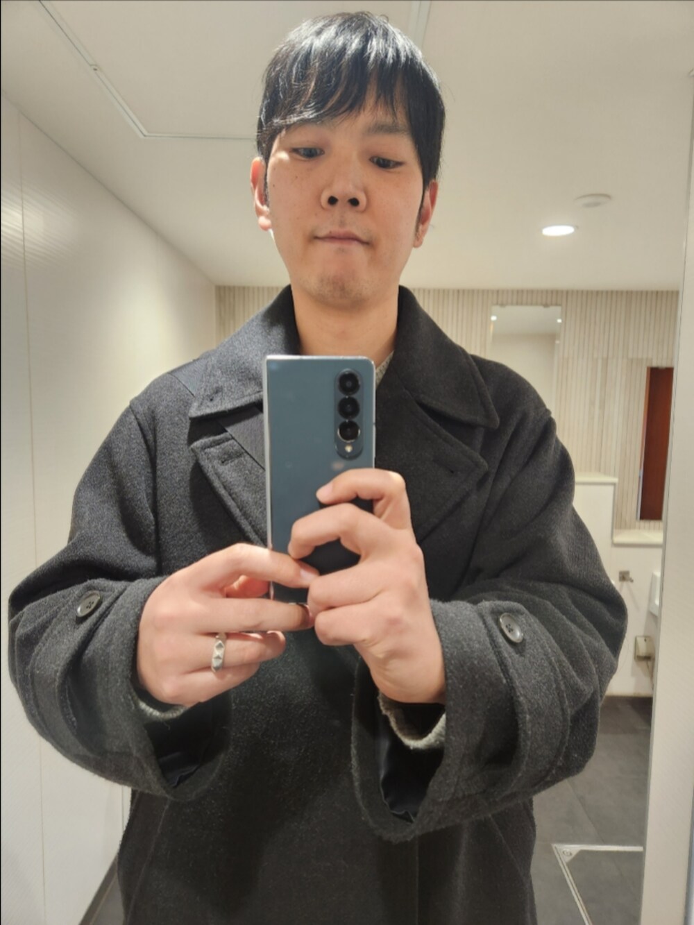 「WYM、ユニクロ、GU、冬コーデ、WRAP COAT、BULKY FINE WOOL KNIT、タックワイドパンツ、レザーダービーシューズ、コート、ニット、フォーマル」｜「WYM LIDNMの【WYM LIDNM】SMOOTH MELANGE WRAP COAT（その他アウター、グレー系）」を使った、akkunn_akkunnさん（メンズ・180cm）の冬コーディネートの3枚目の写真