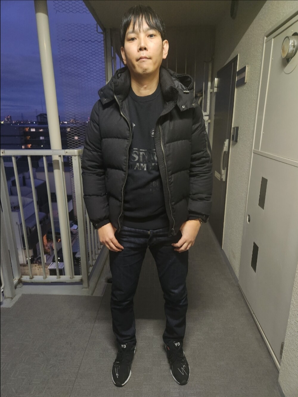 「タトラス、シップス別注、ヒステリックグラマー、リーバイスMade&Crafted、Y-3、冬コーデ、ダウン、スウェット、冬を彩る色いろコーデ」｜「TATRASのアイテム（ダウンジャケット/コート、ブラック系）」を使った、akkunn_akkunnさん（メンズ・180cm）の冬コーディネートの2枚目の写真